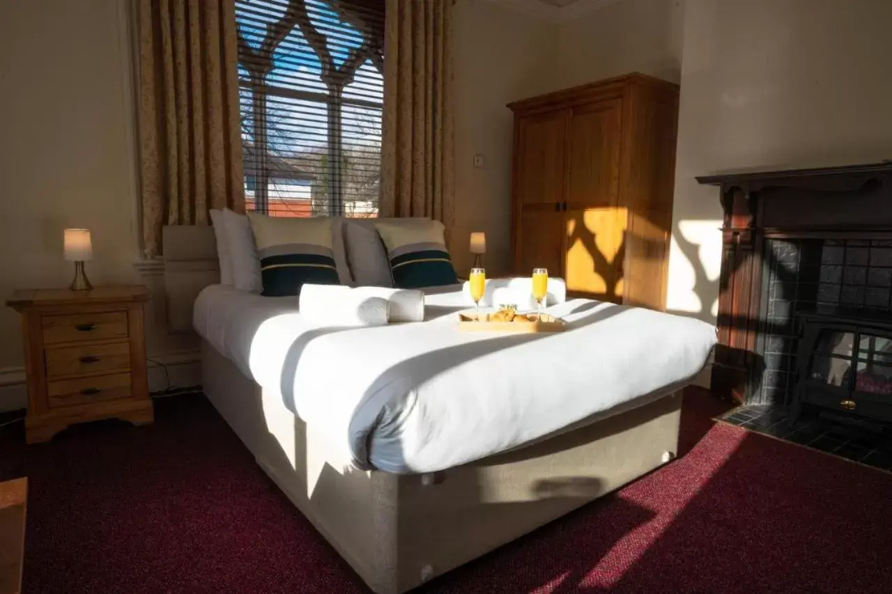 Bedroom, Bed in Milverton Hotel