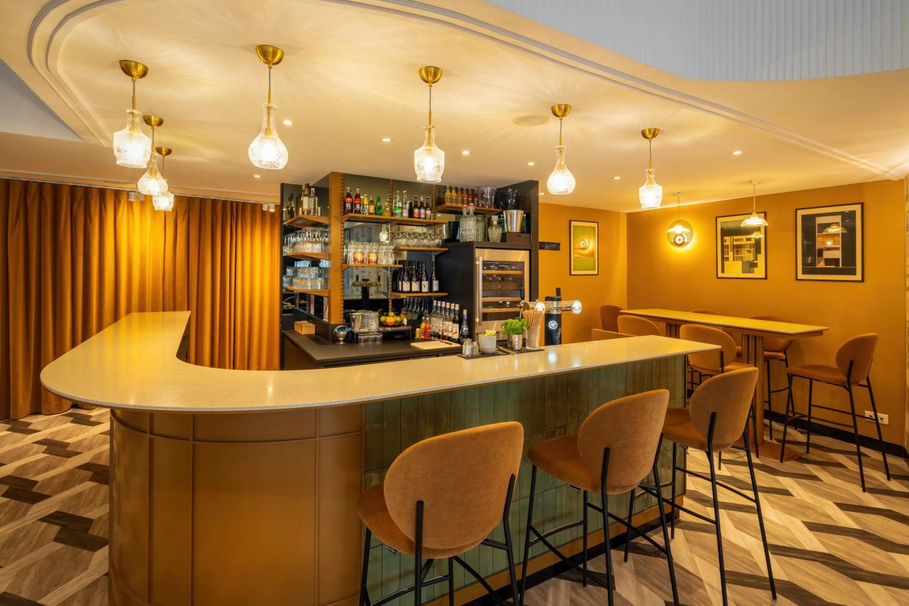 Lounge or bar in Le Splendid Hotel Lac D'Annecy - Handwritten Collection