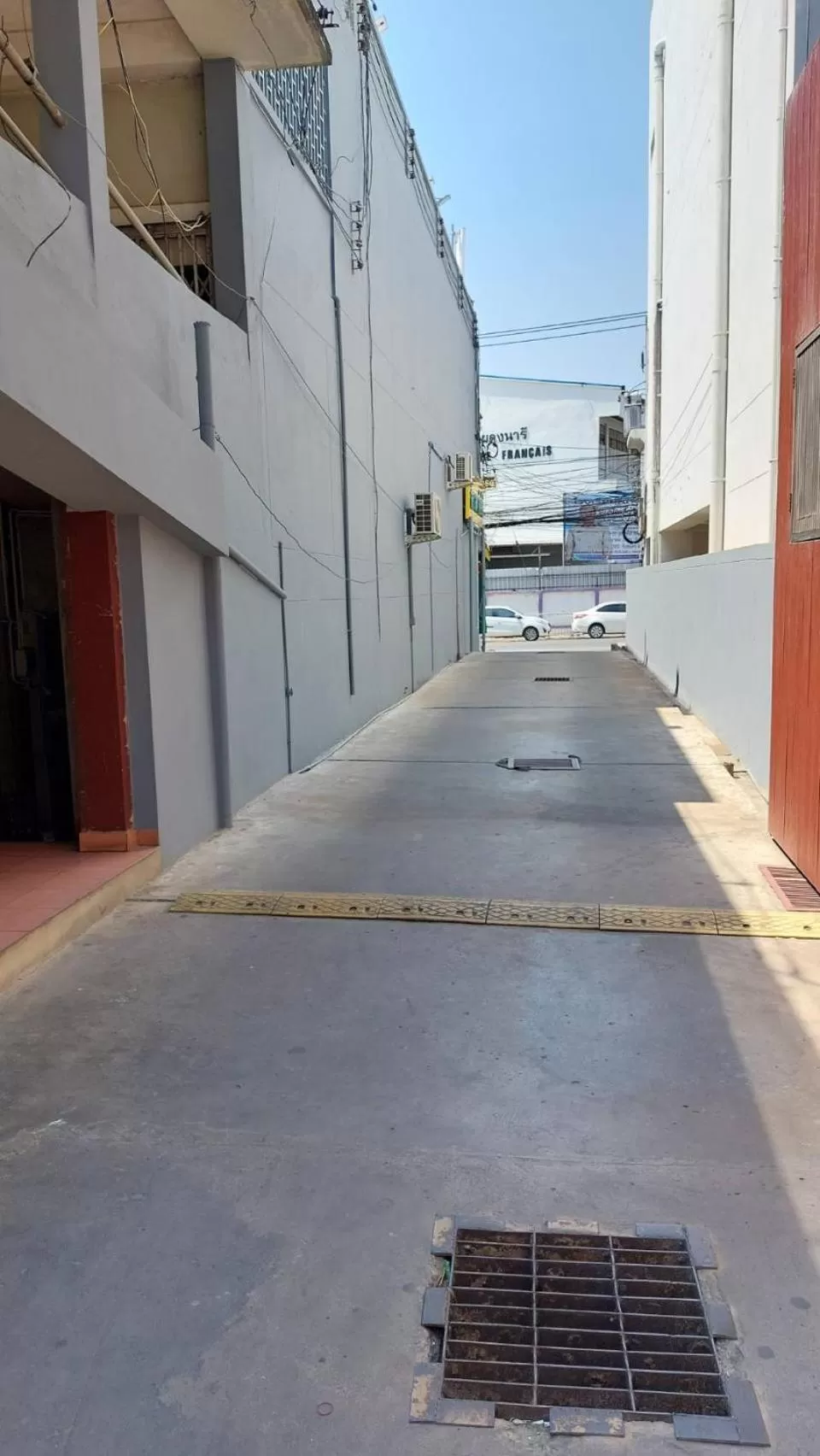 Facade/entrance in Sataya Apartment