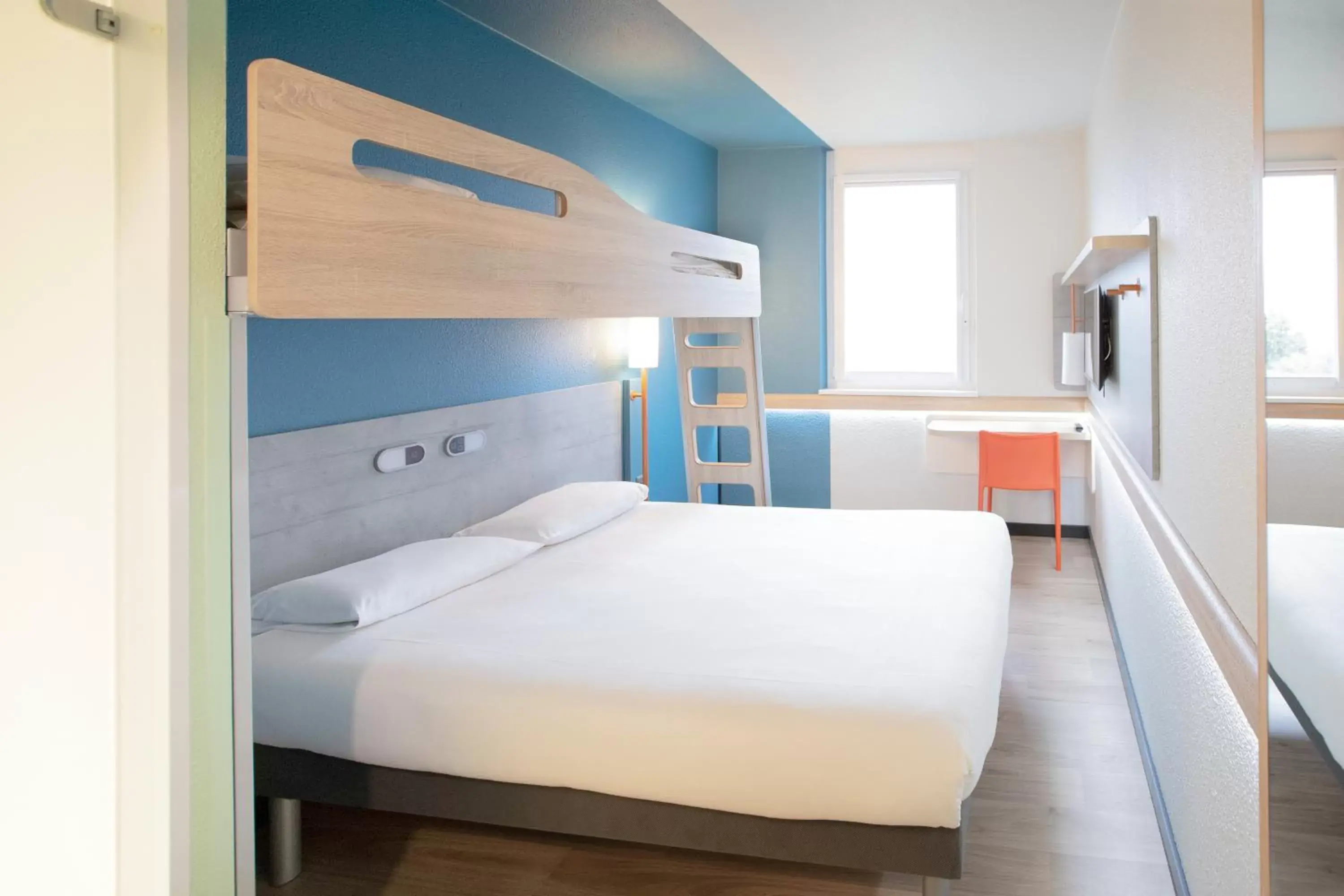 Bedroom, Bunk Bed in ibis budget Genève Aéroport