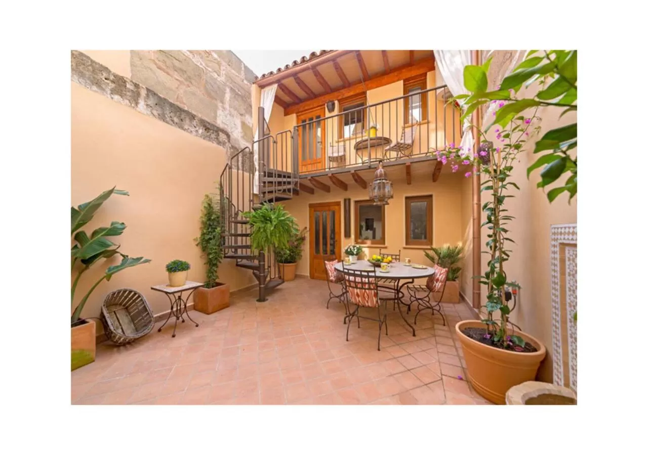 Patio in Boutique Hostal "Born53" im Stadtkern von Llucmajor, Mallorca