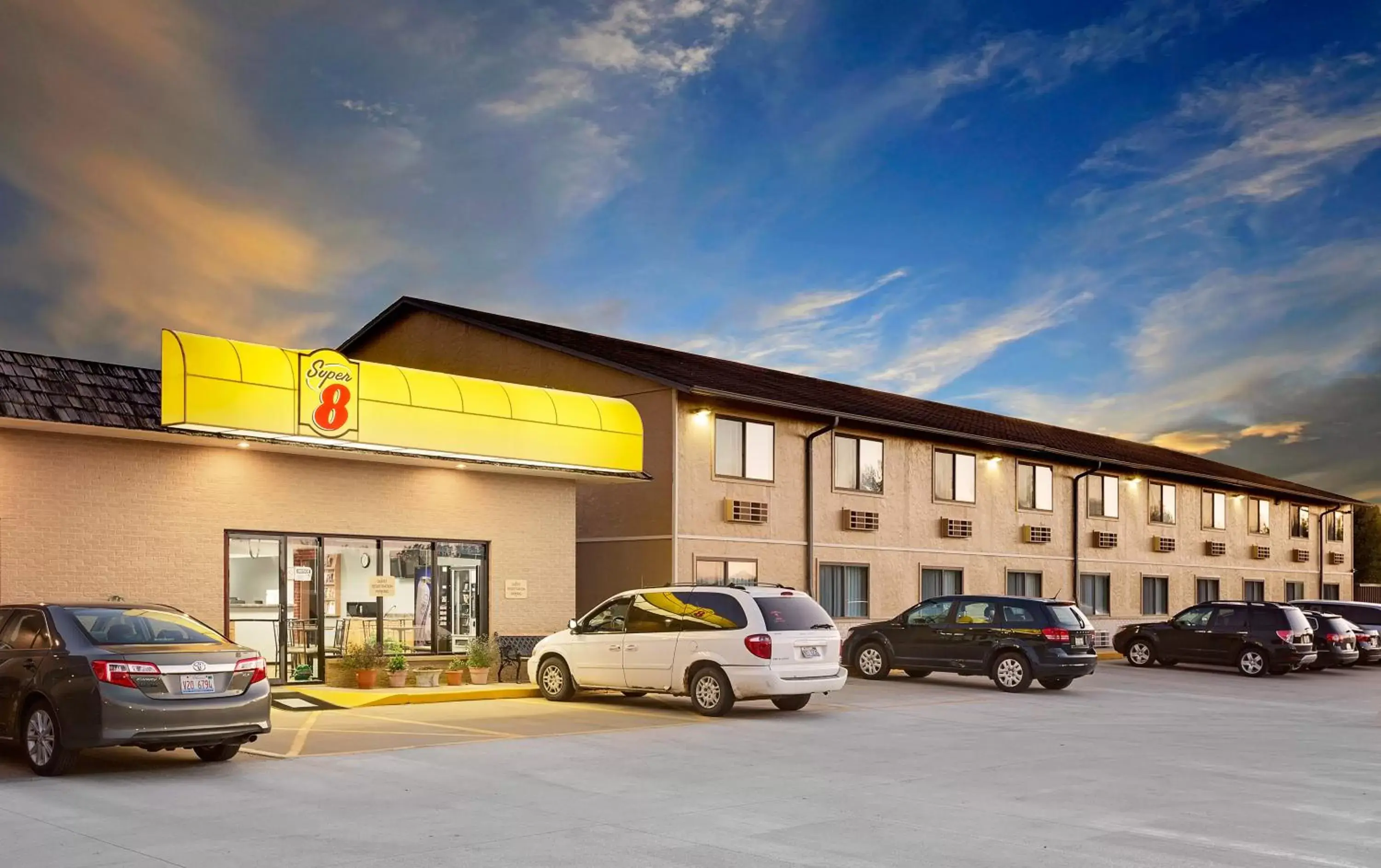 Property building in Super 8 by Wyndham Macomb Property building in Super 8 by Wyndham Macomb