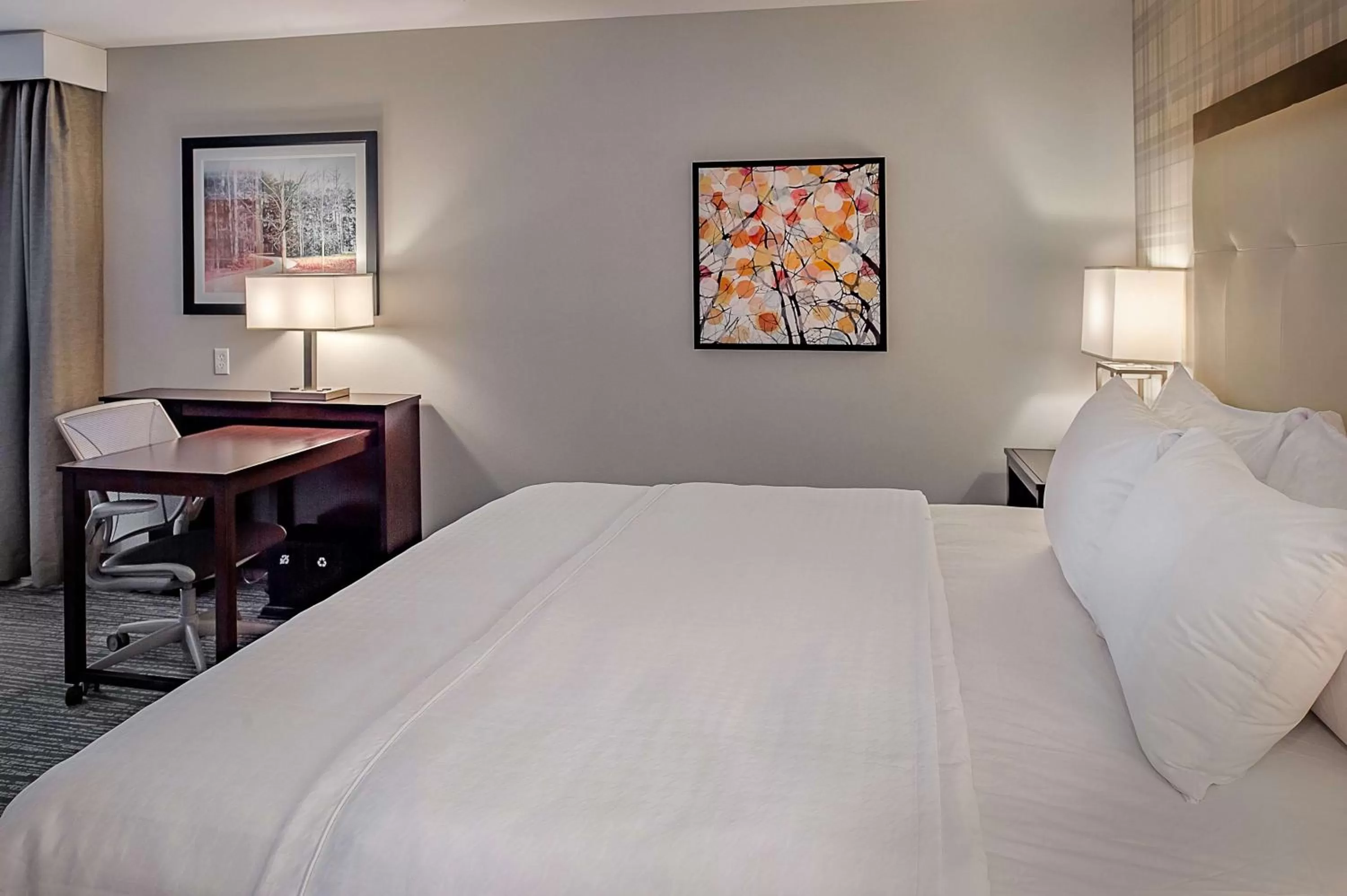 Bed in Homewood Suites by Hilton St. Louis Westport