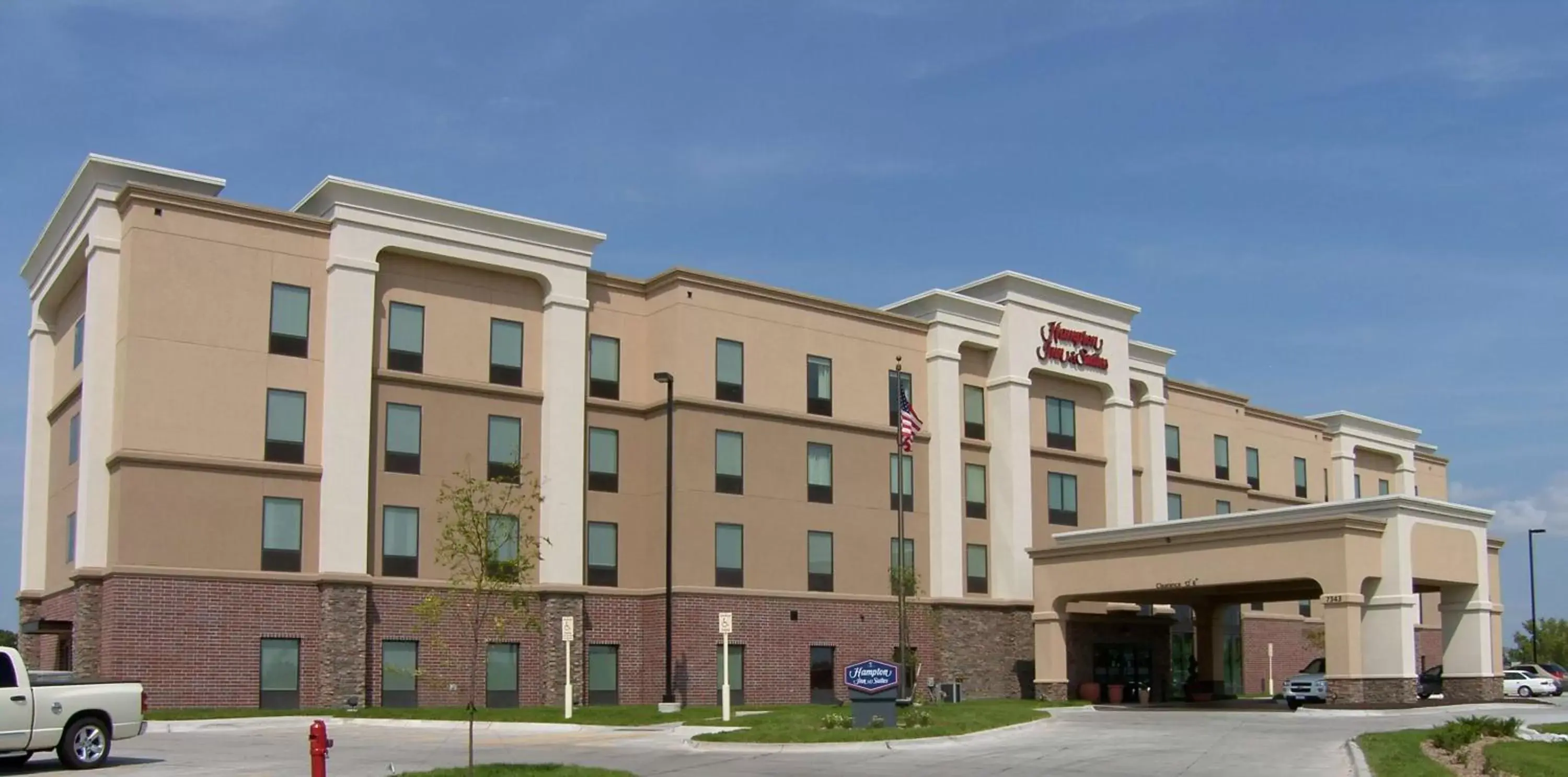 Property Building in Hampton Inn and Suites - Lincoln Northeast