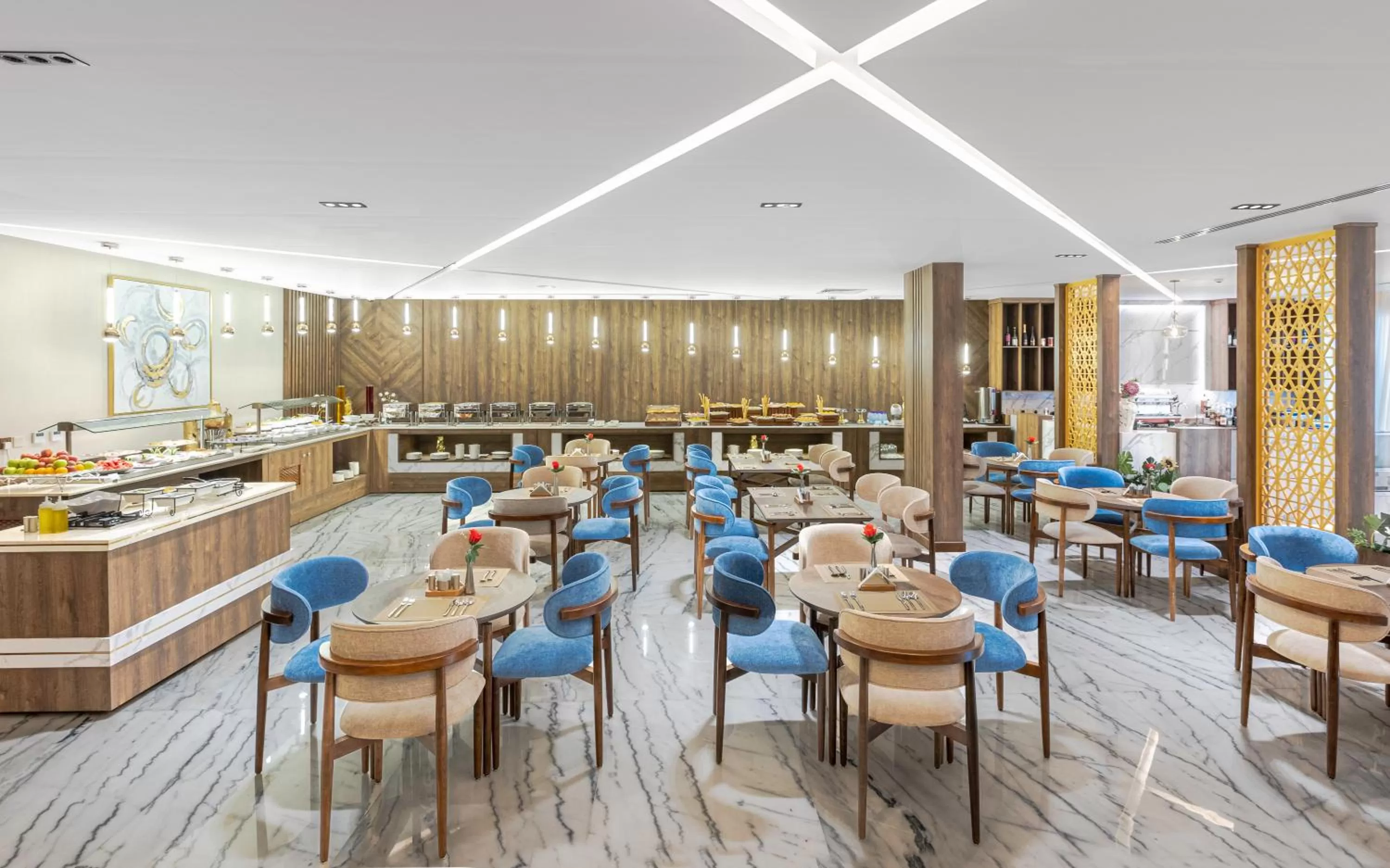 Restaurant/places to eat in Seven Gardens Hotel Al Narjis