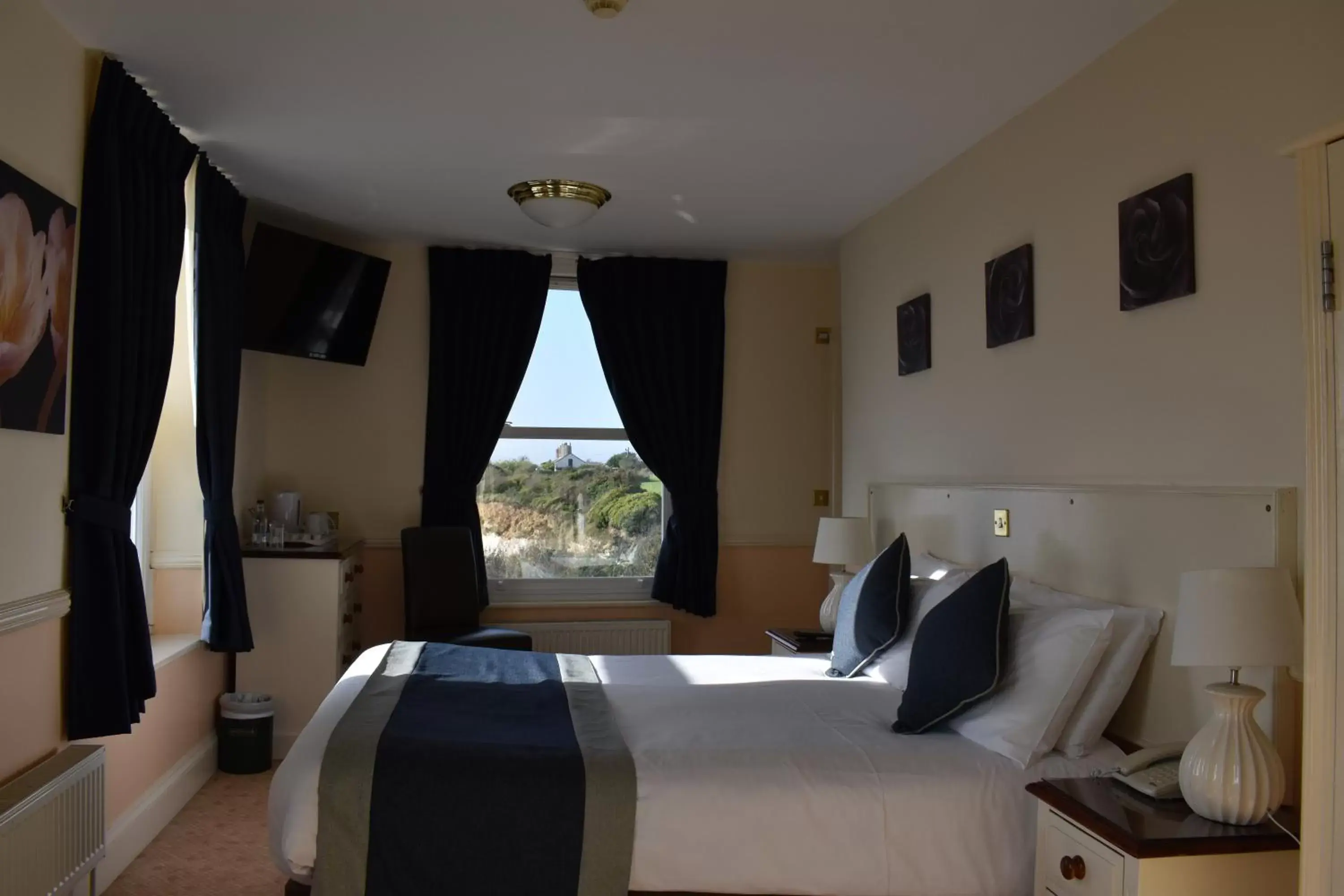 Bedroom, Bed in The Pegwell Bay Hotel