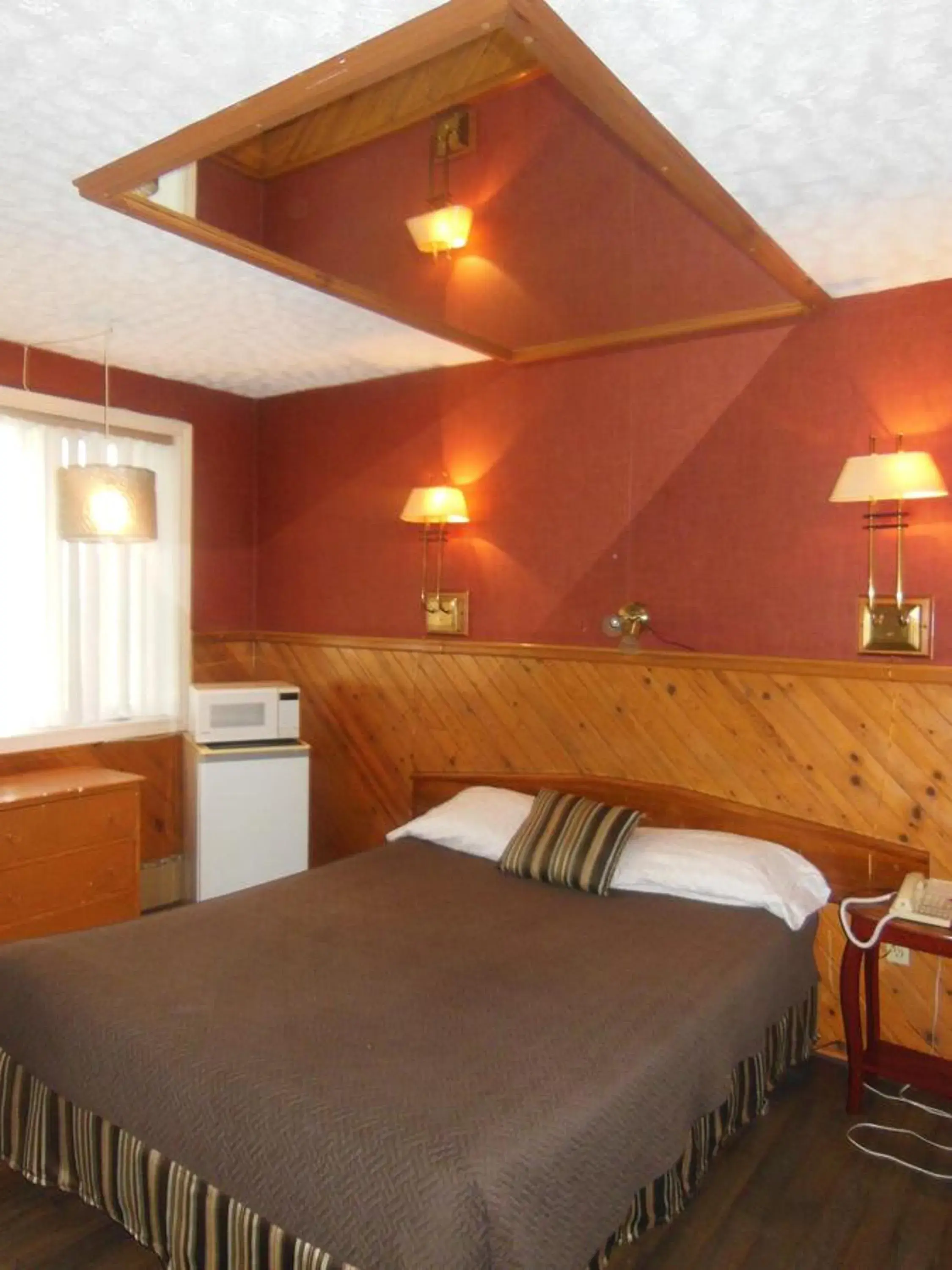 Photo of the whole room, Bed in Motel Le Paysan