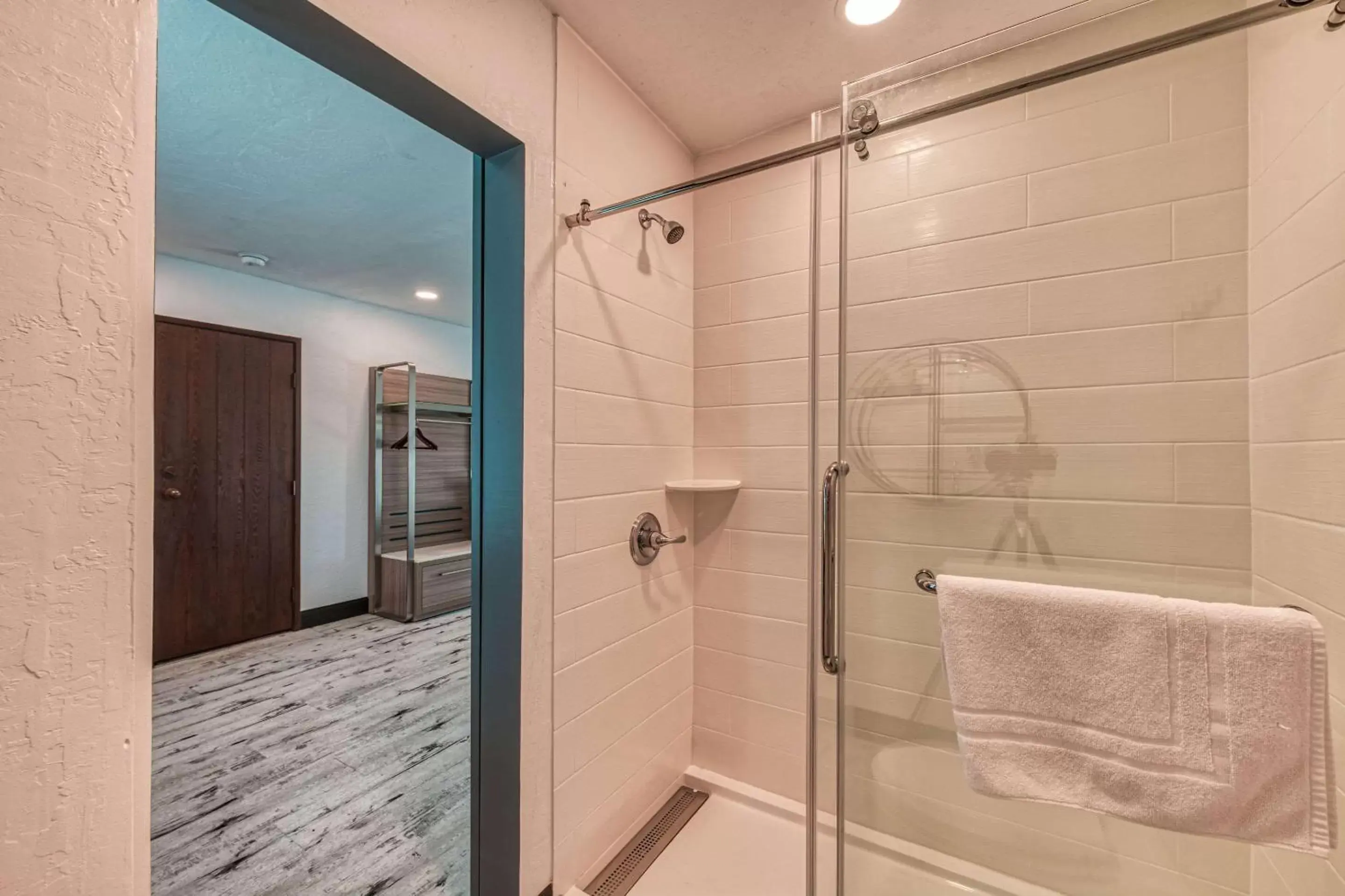 Bathroom in Casa Via Mar Inn, Ascend Hotel Collection