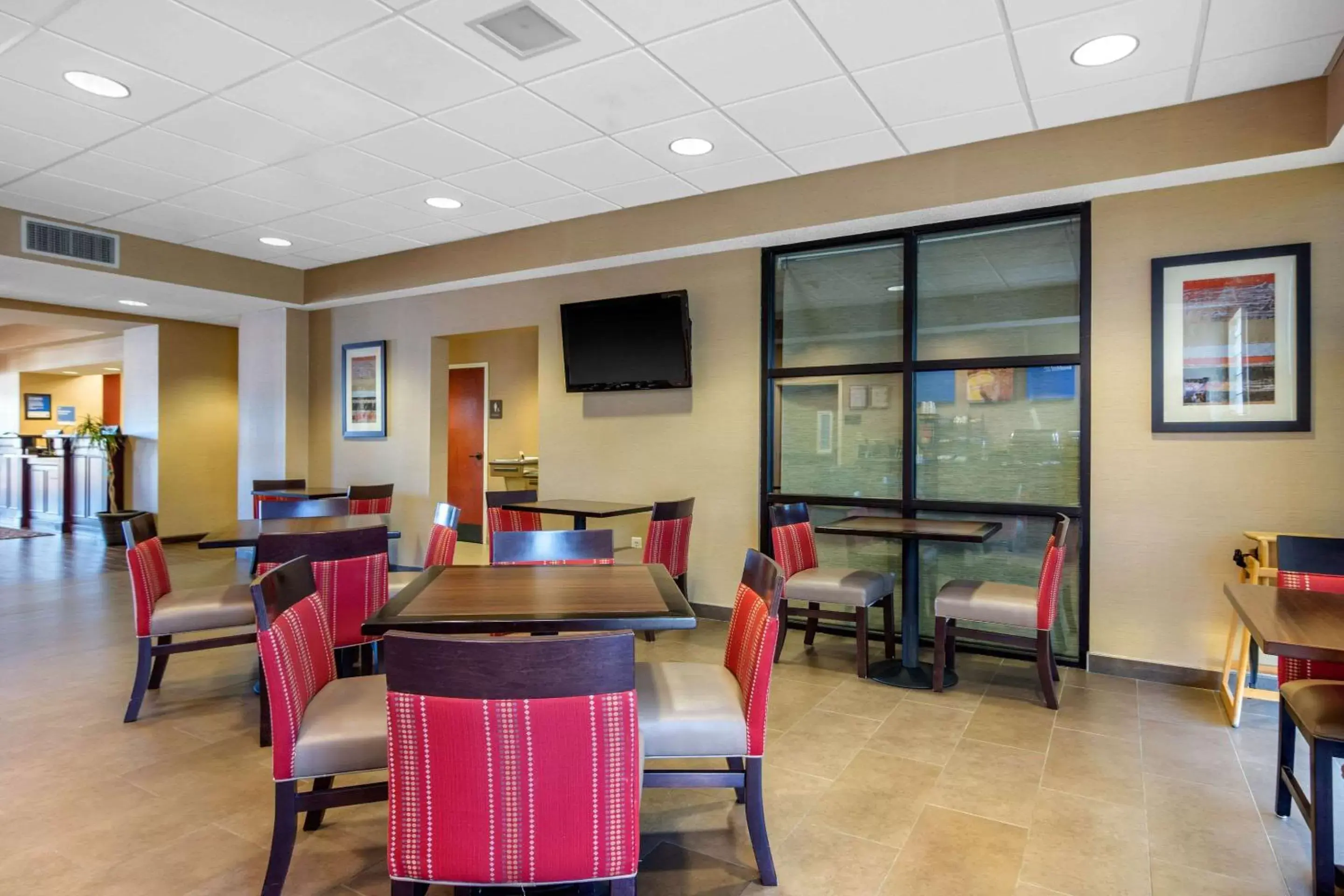 Restaurant/places to eat, Lobby/Reception in Comfort Inn & Suites LaGrange