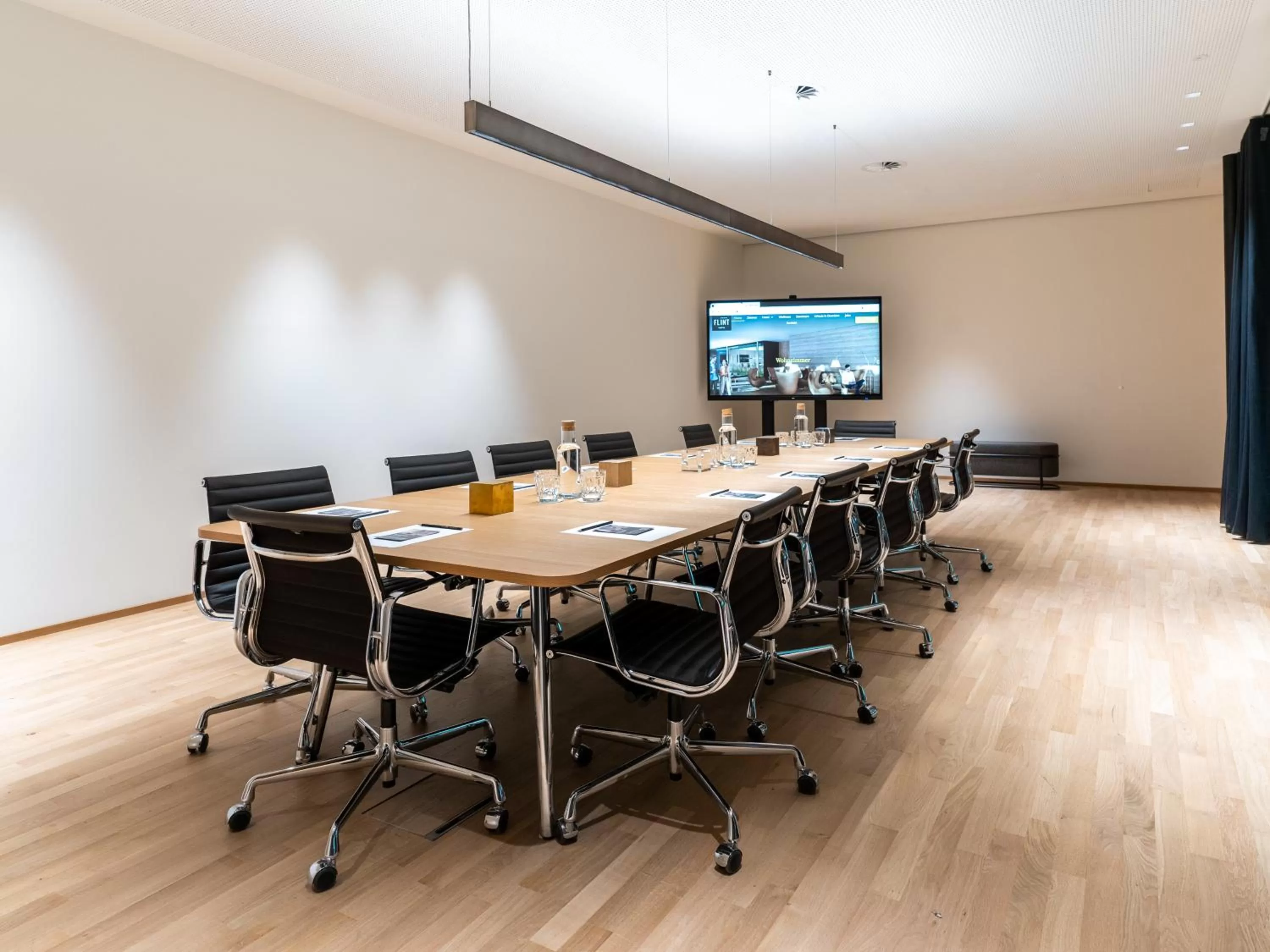 Business facilities in Das Flint