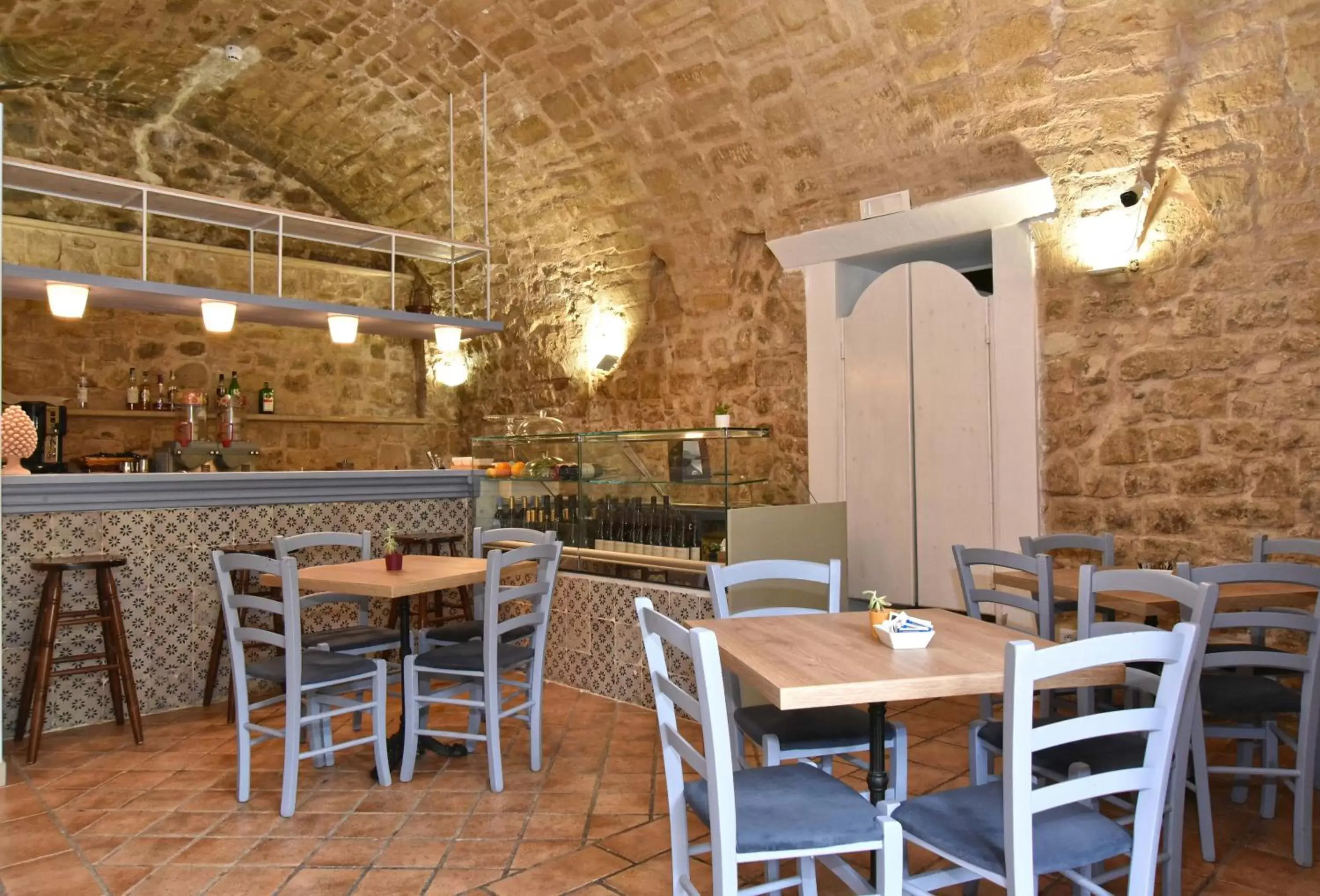 Restaurant/Places to Eat in Itria Palace