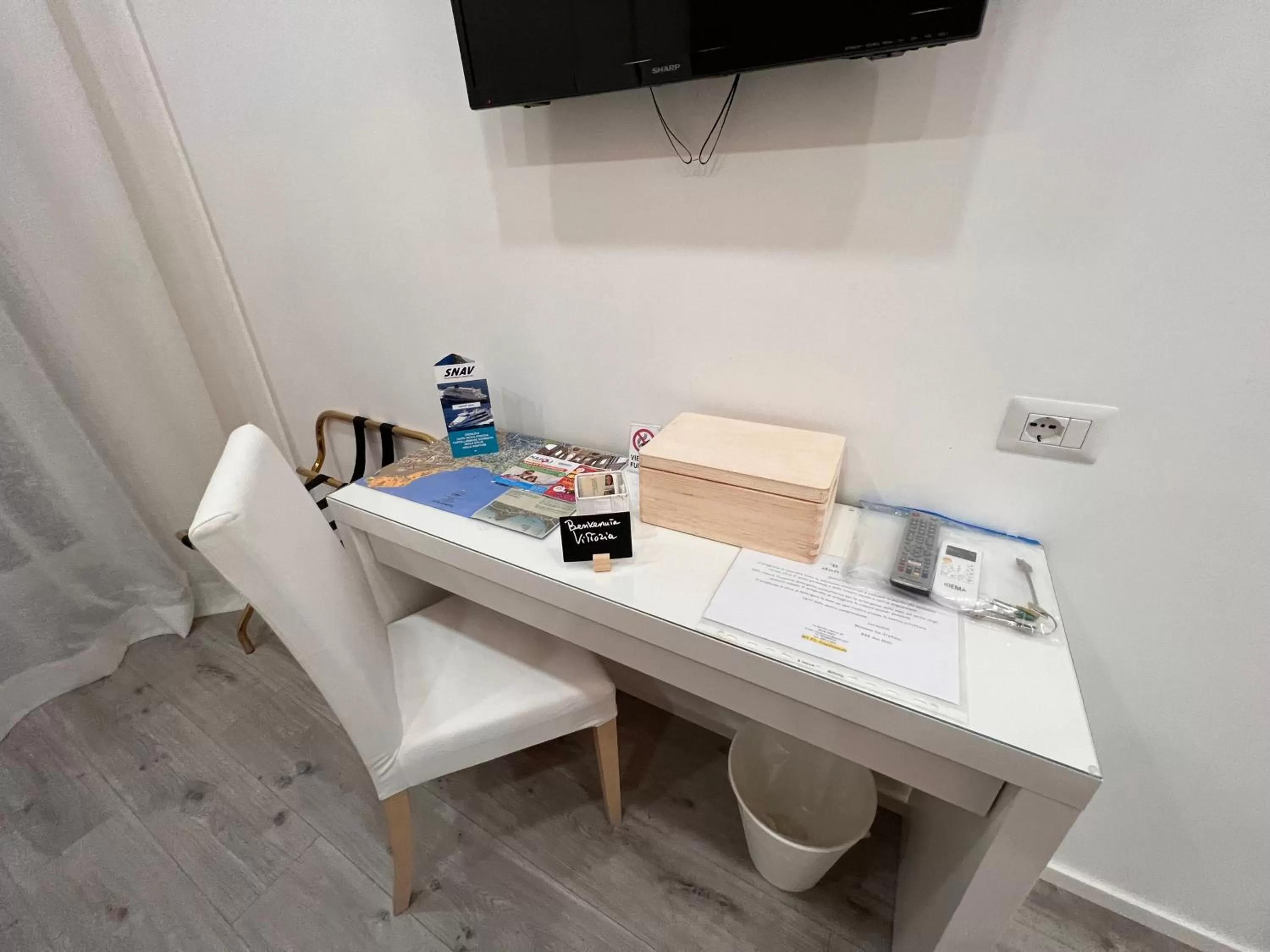 Breakfast, TV/Entertainment Center in b&b don Mimì