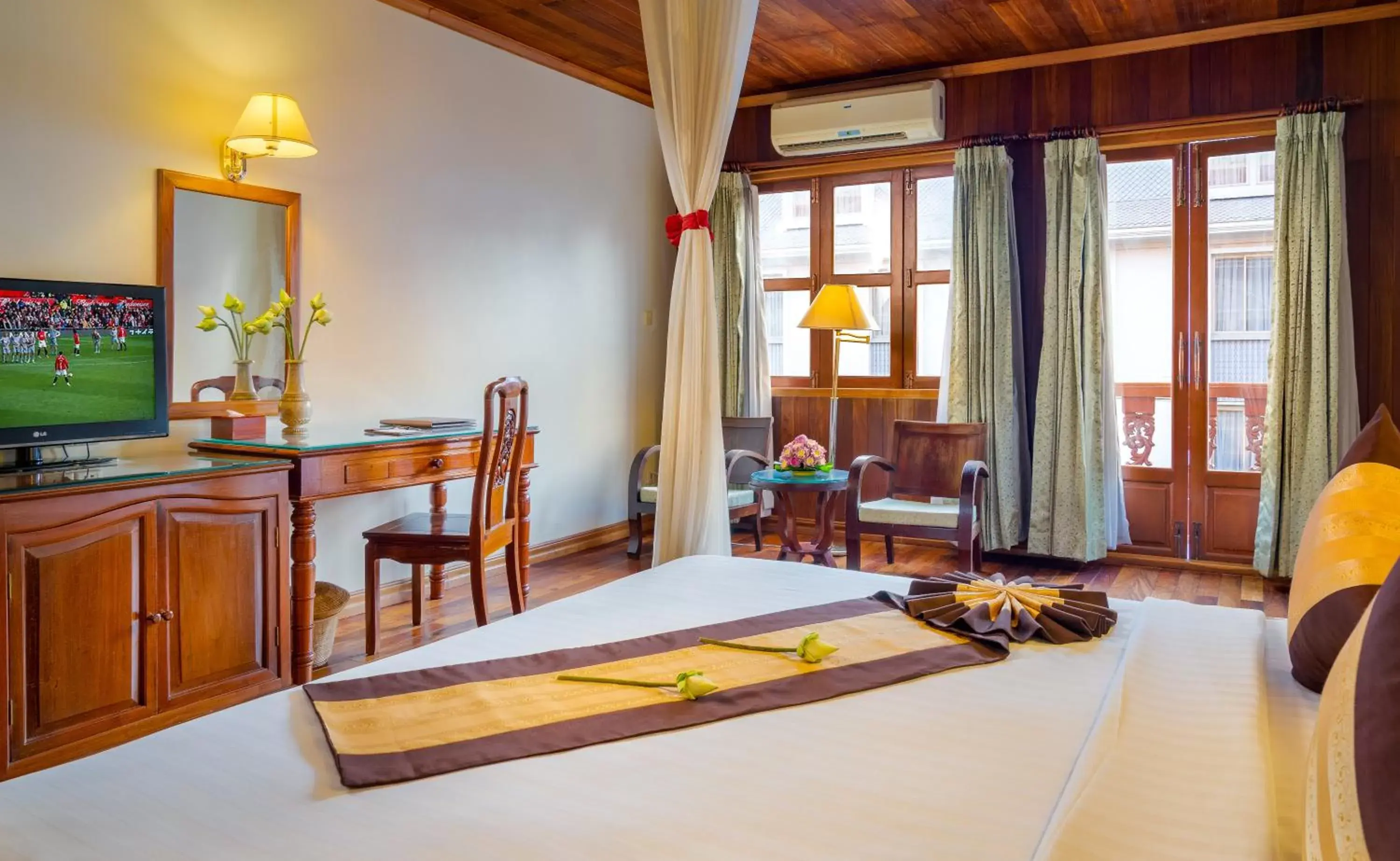 Bed in Ta Prohm Hotel & Spa