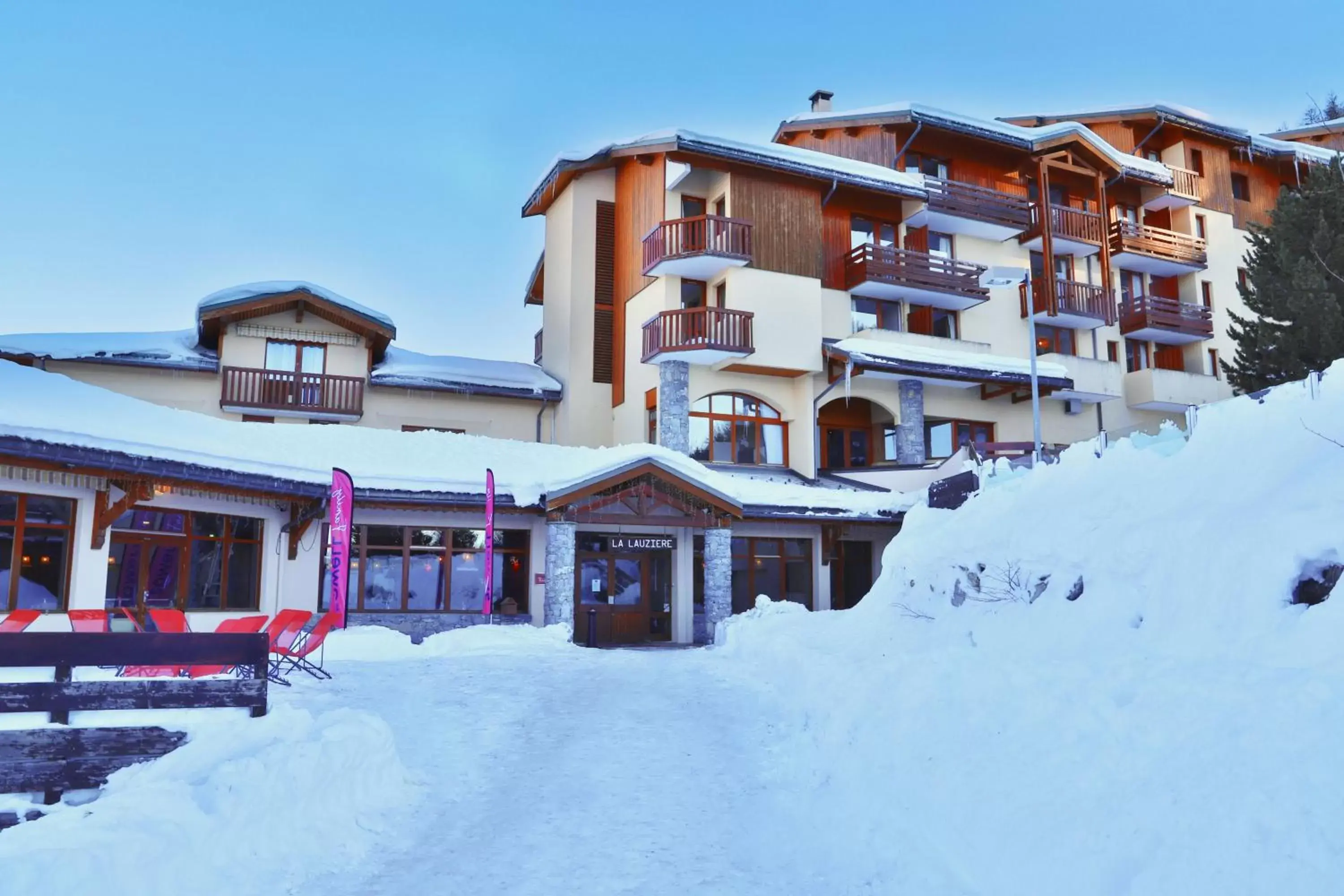 Property building, Winter in SOWELL Family La Lauzière