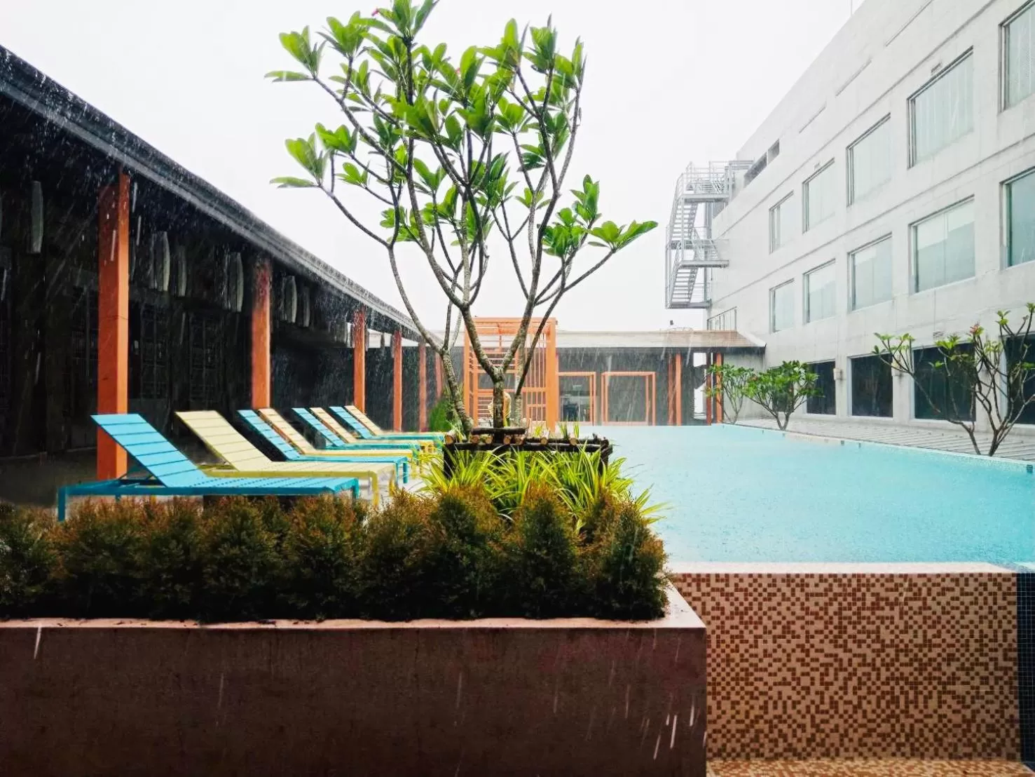 Swimming pool in The Quarter Hualamphong by UHG