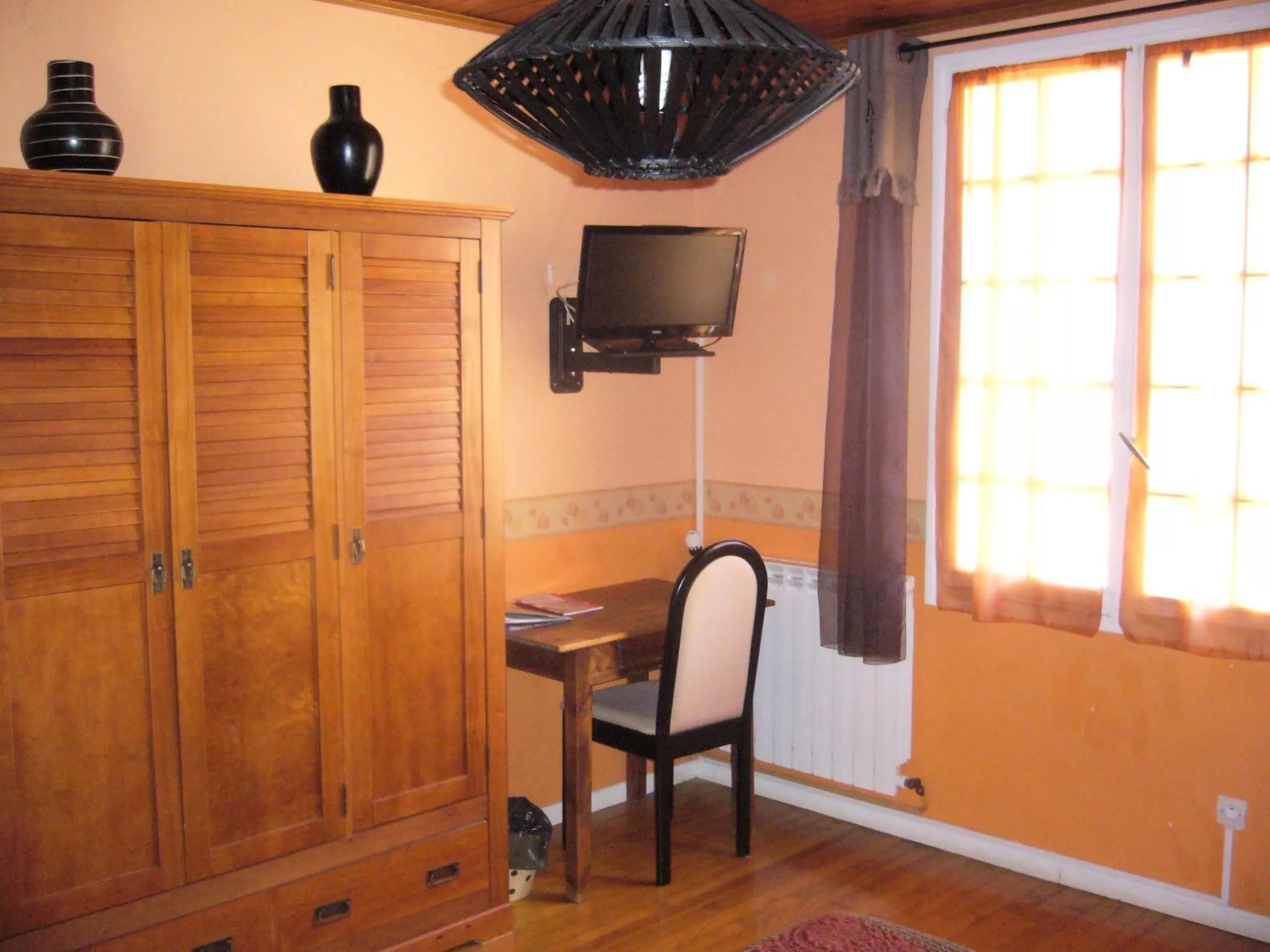 TV/Entertainment Center in Chambres d'hôtes Al Camp d'Espalougues