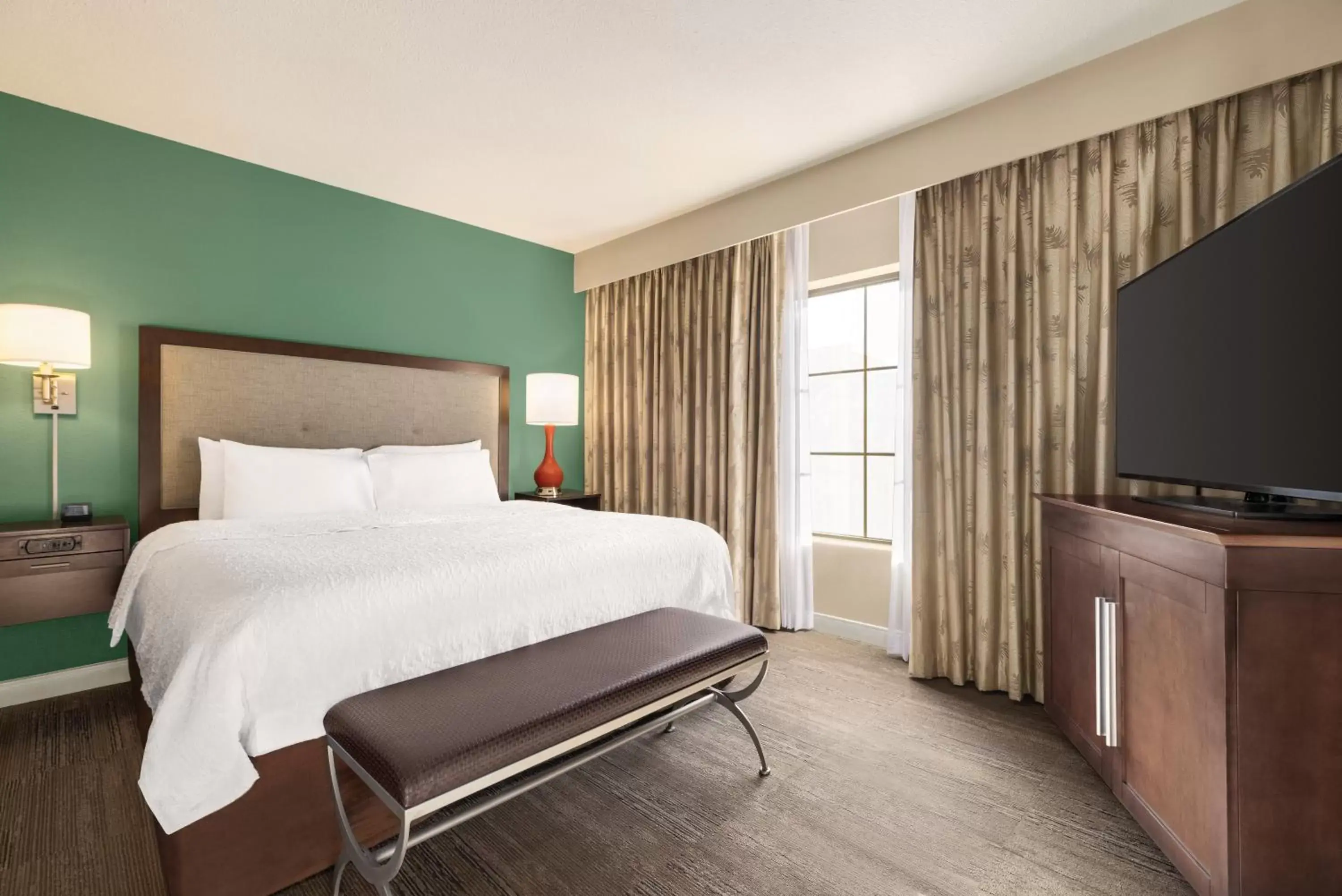Bedroom, Bed in Hampton Inn and Suites New Orleans Convention Center