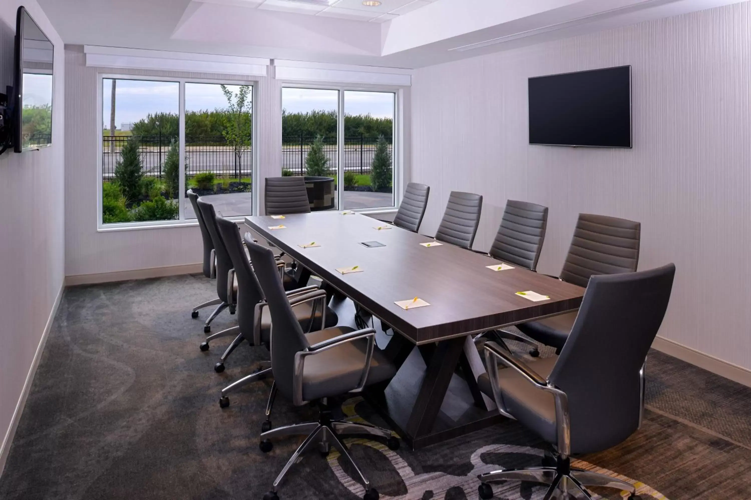 Meeting/conference room in Courtyard by Marriott Saskatoon Airport