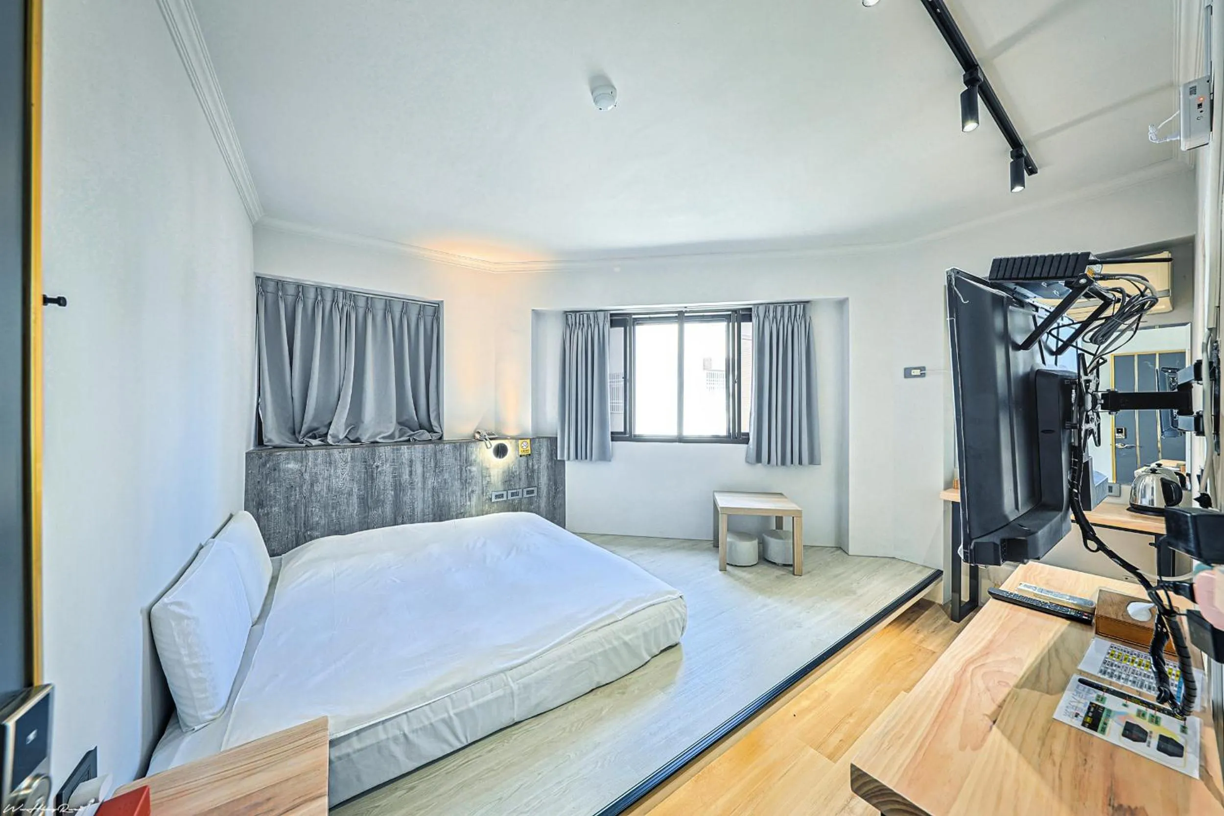 Bed in 亞馨文旅 近東大門夜市 有免費停車場 可自助入住