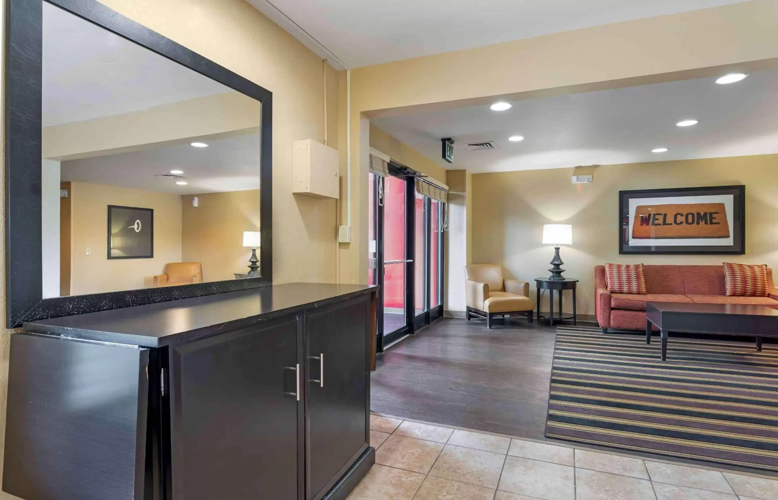 Breakfast, Lobby/Reception in Extended Stay America Select Suites - South Bend - Mishawaka - South