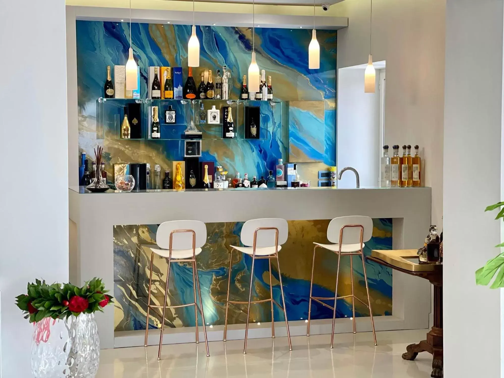 Lounge or bar in Tribus Boutique Hotel