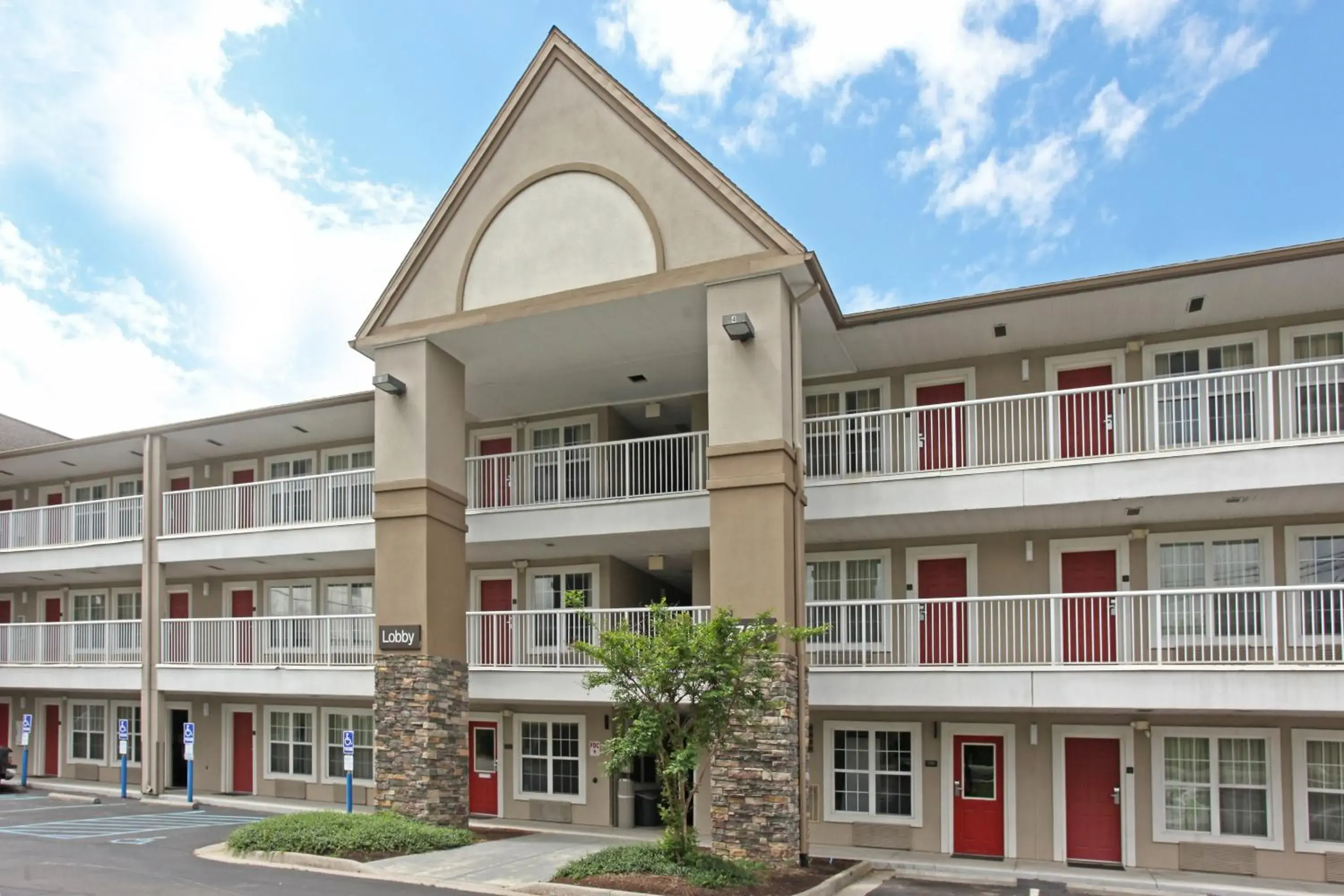 Property building in Extended Stay America Select Suites - Roanoke - Airport Property building in Extended Stay America Select Suites - Roanoke - Airport