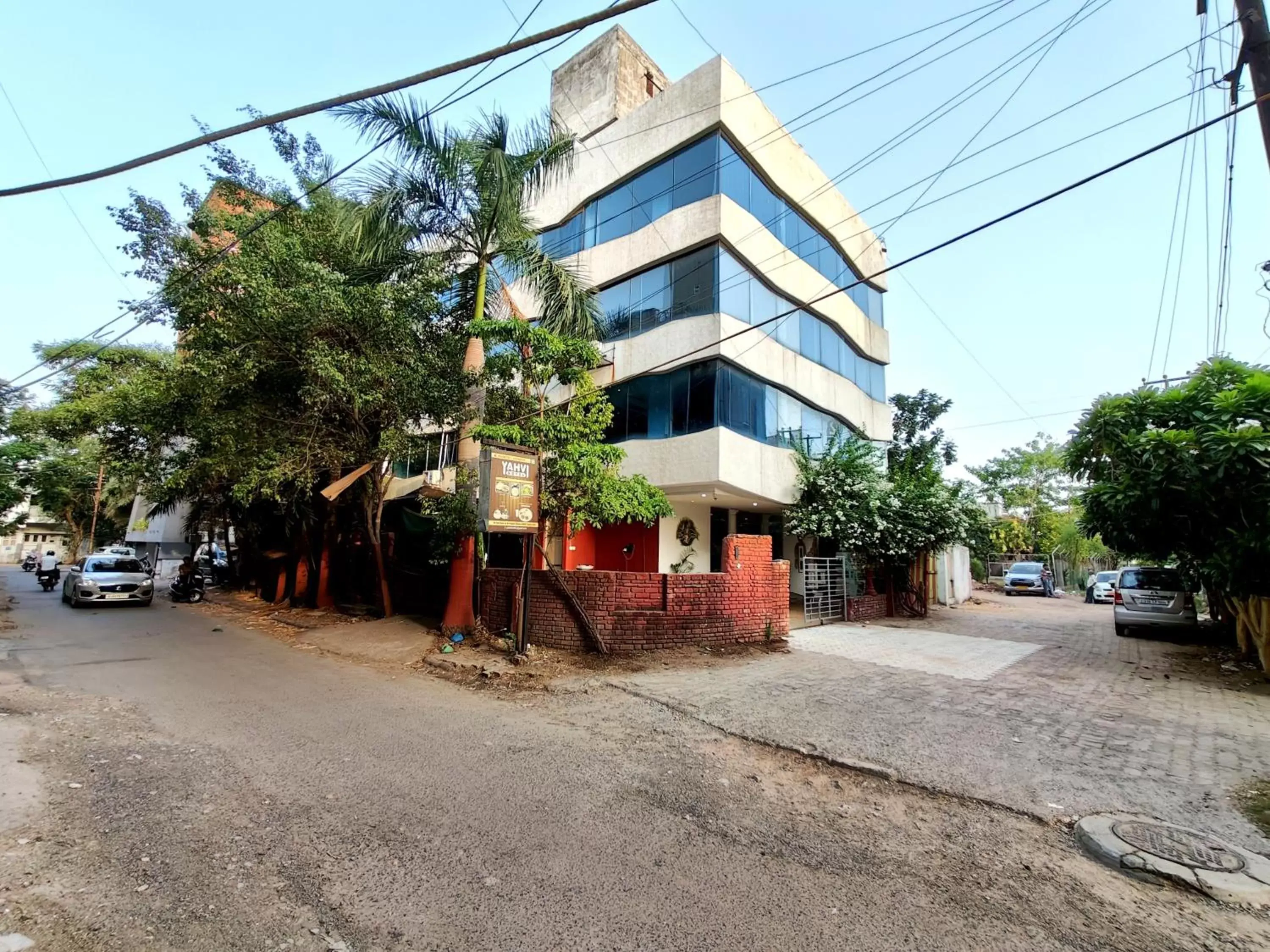 Property building in The Sky Imperial Hotel Yahvi Property building in The Sky Imperial Hotel Yahvi