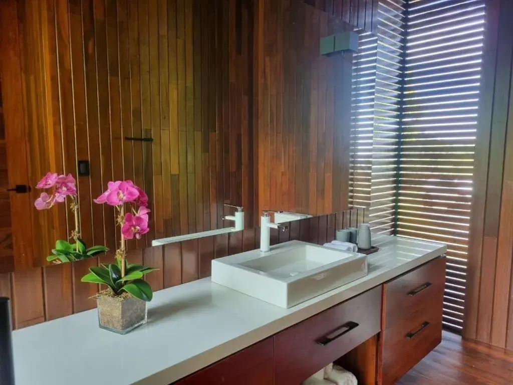 Bathroom in Ecolirios Boutique Hotel and Spa