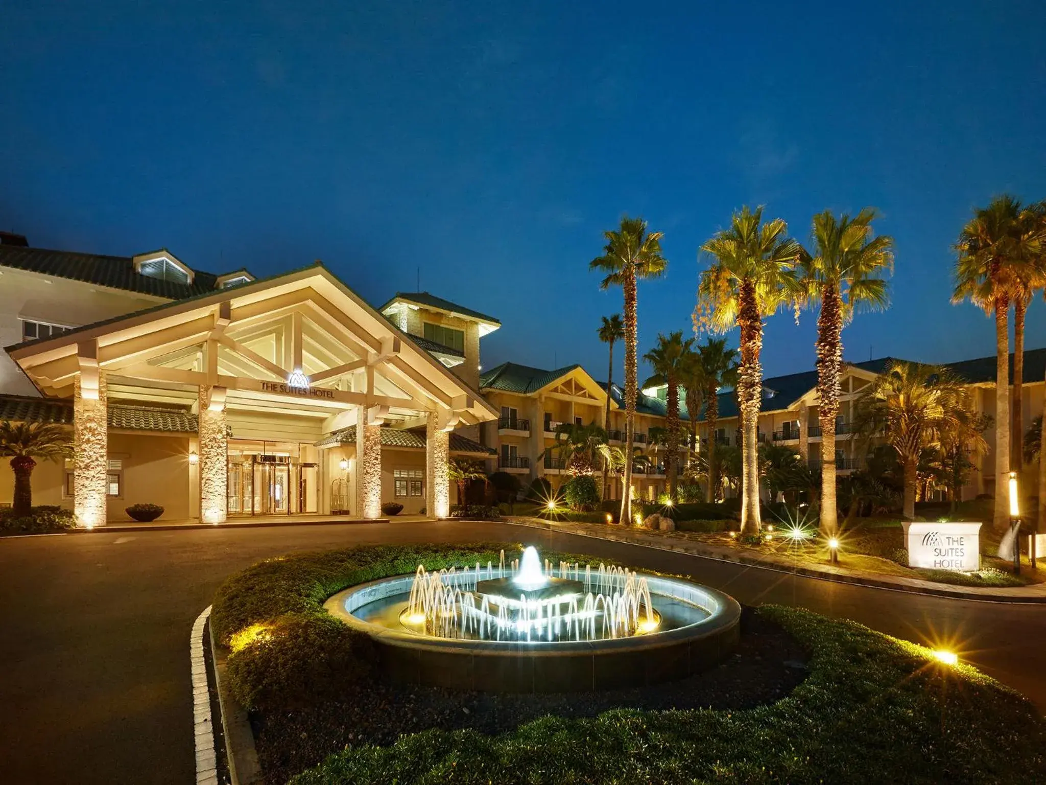 Facade/entrance, Garden in The Suites Hotel Jeju