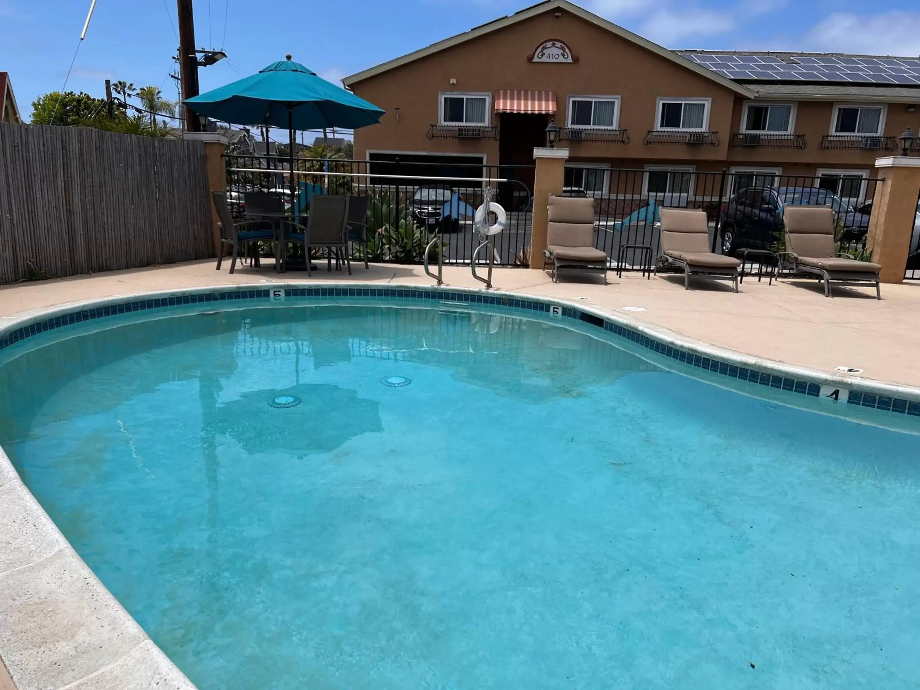 Swimming Pool in Brisa Pacifica Hotel Encinitas