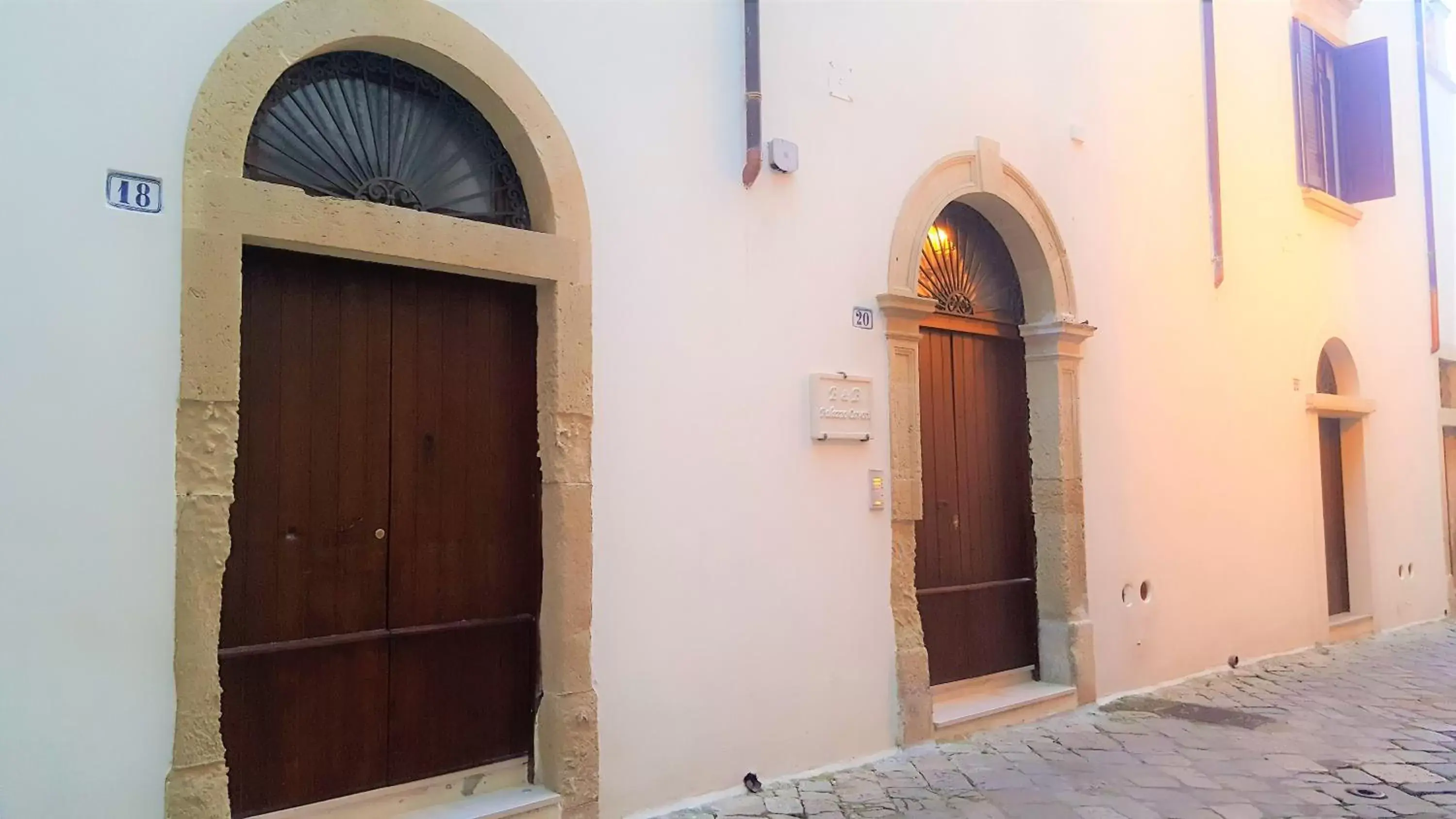 Facade/entrance in Palazzo Cavoti