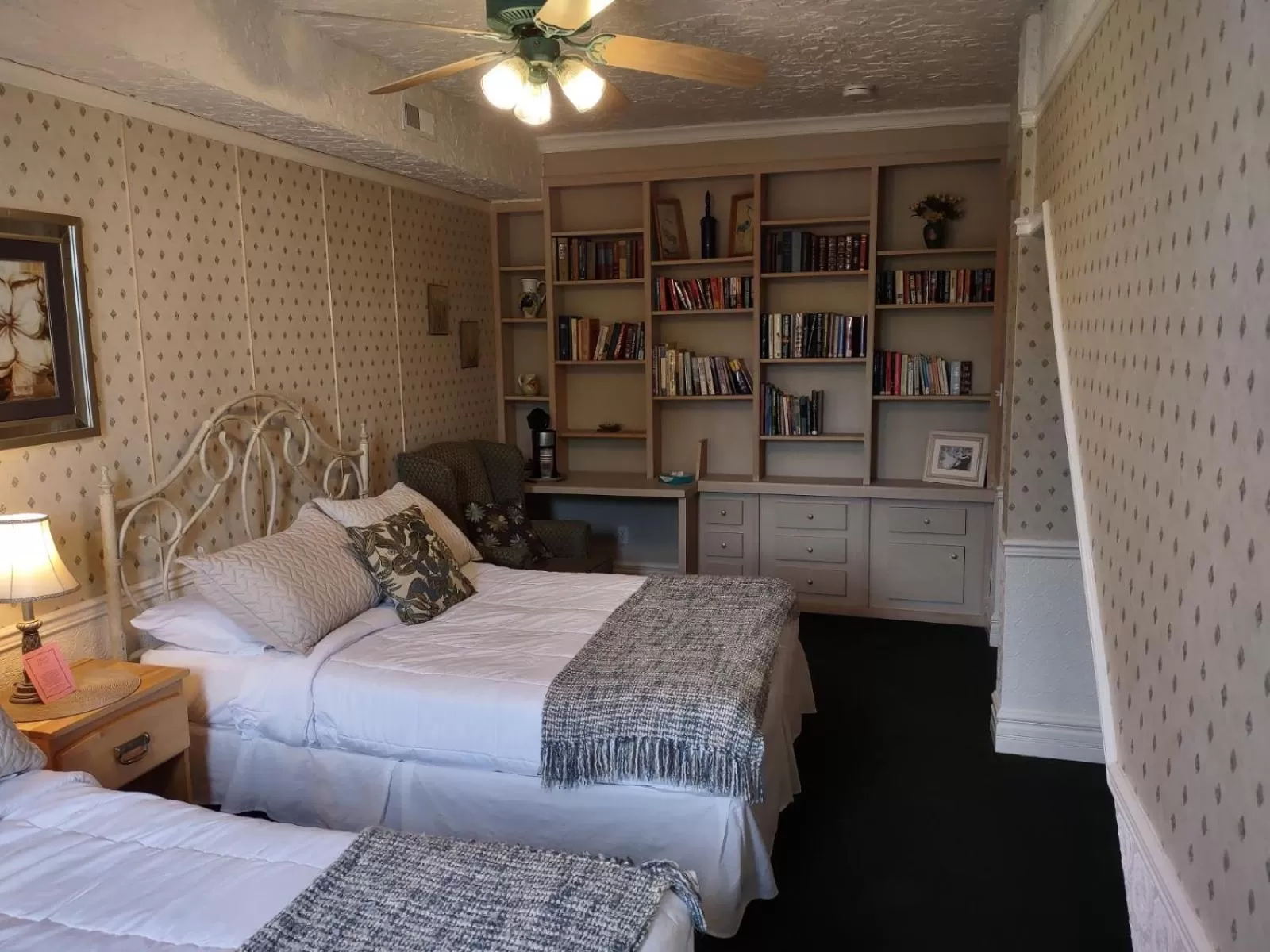 Bedroom, Bed in The King George Inn