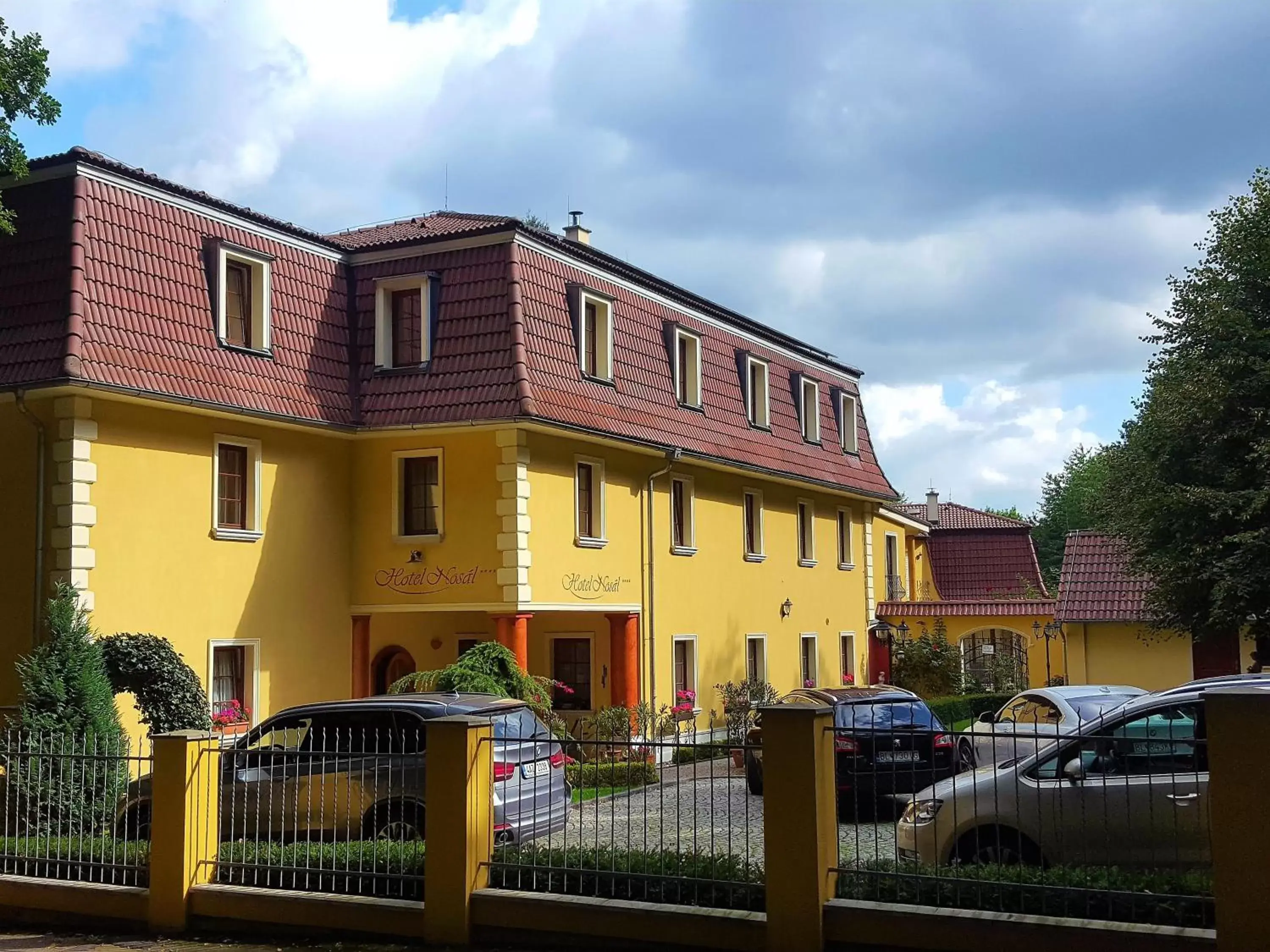 Facade/entrance, Property Building in Hotel Nosal