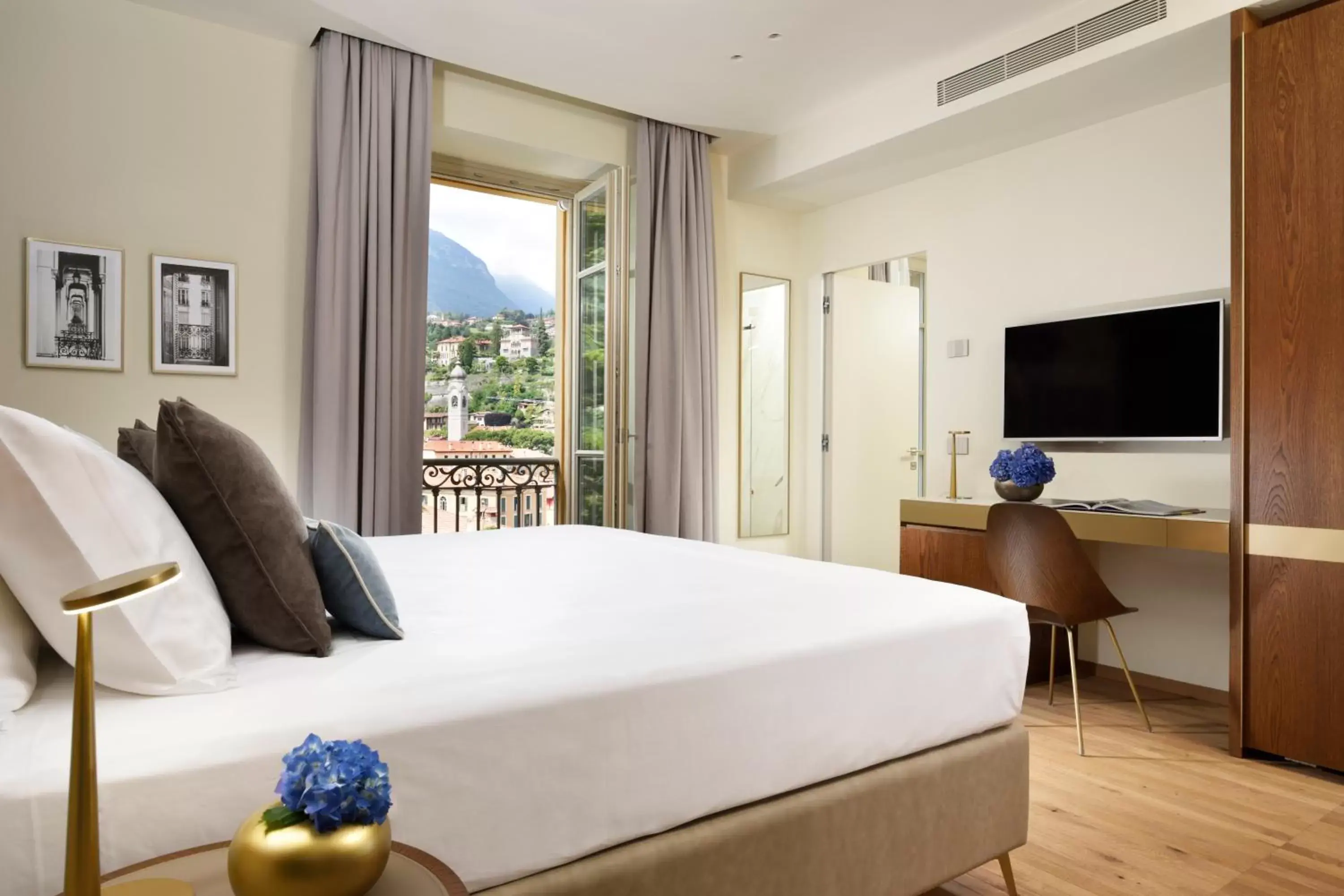View (from property/room), Bed in Grand Hotel Victoria concept & spa, by R Collection Hotels