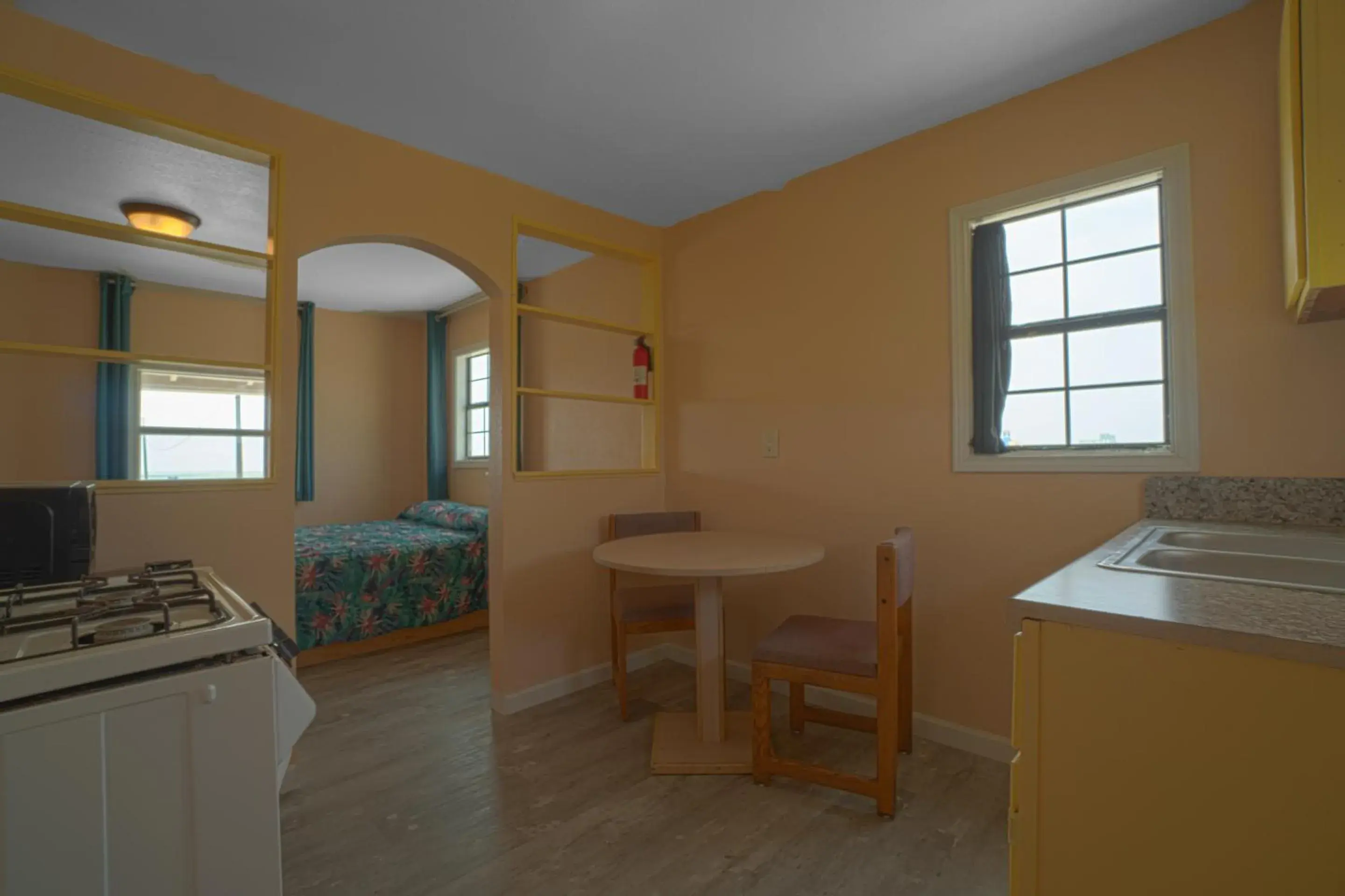 kitchen, Kitchen/Kitchenette in Budget Inn By OYO Corpus Christi Beach