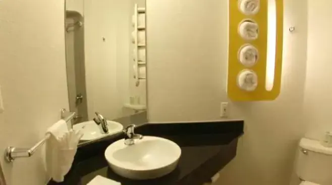 Bathroom in Motel 6-Irving, TX - DFW Airport North