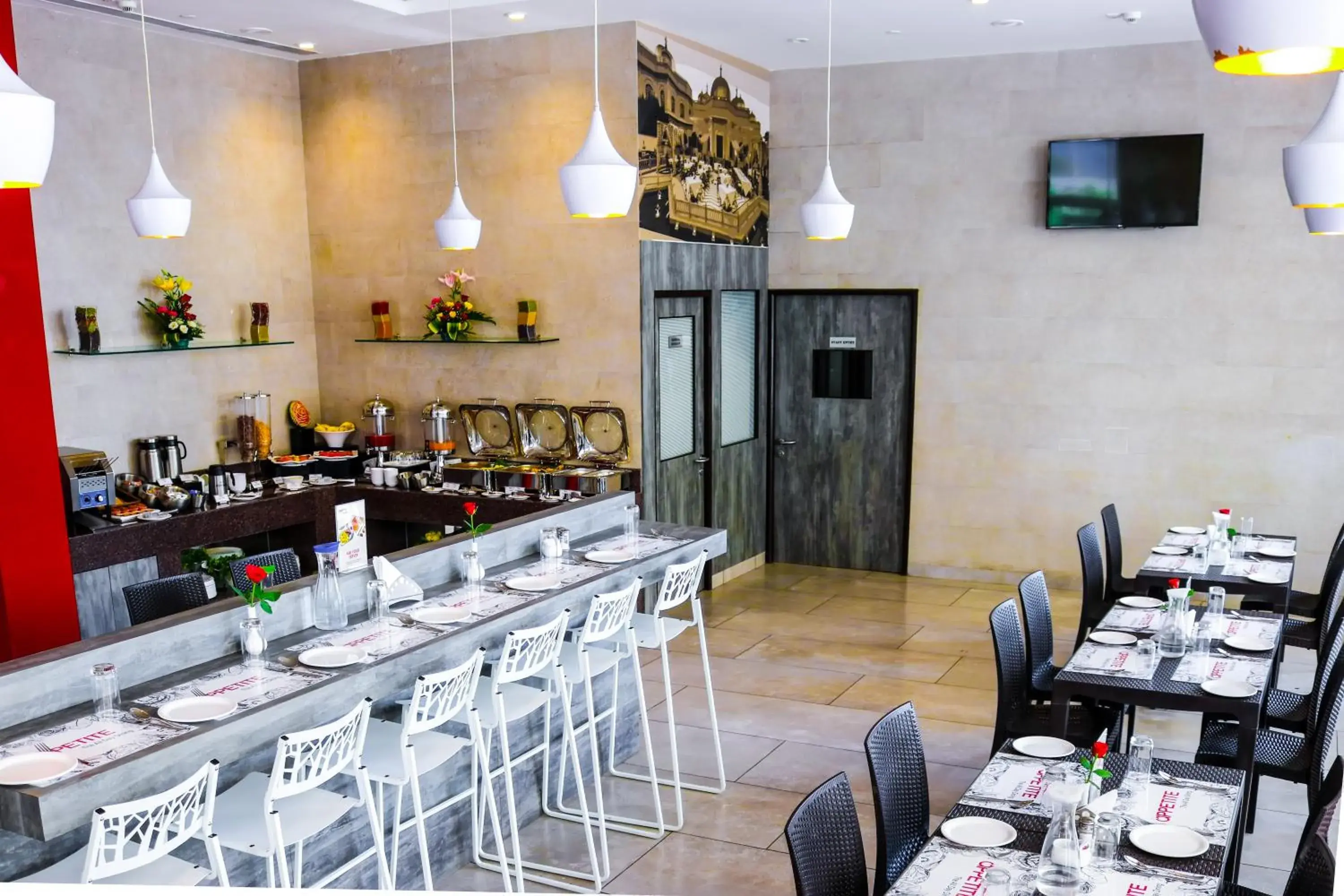 Restaurant/Places to Eat in 7 Apple Hotel, Vadodara