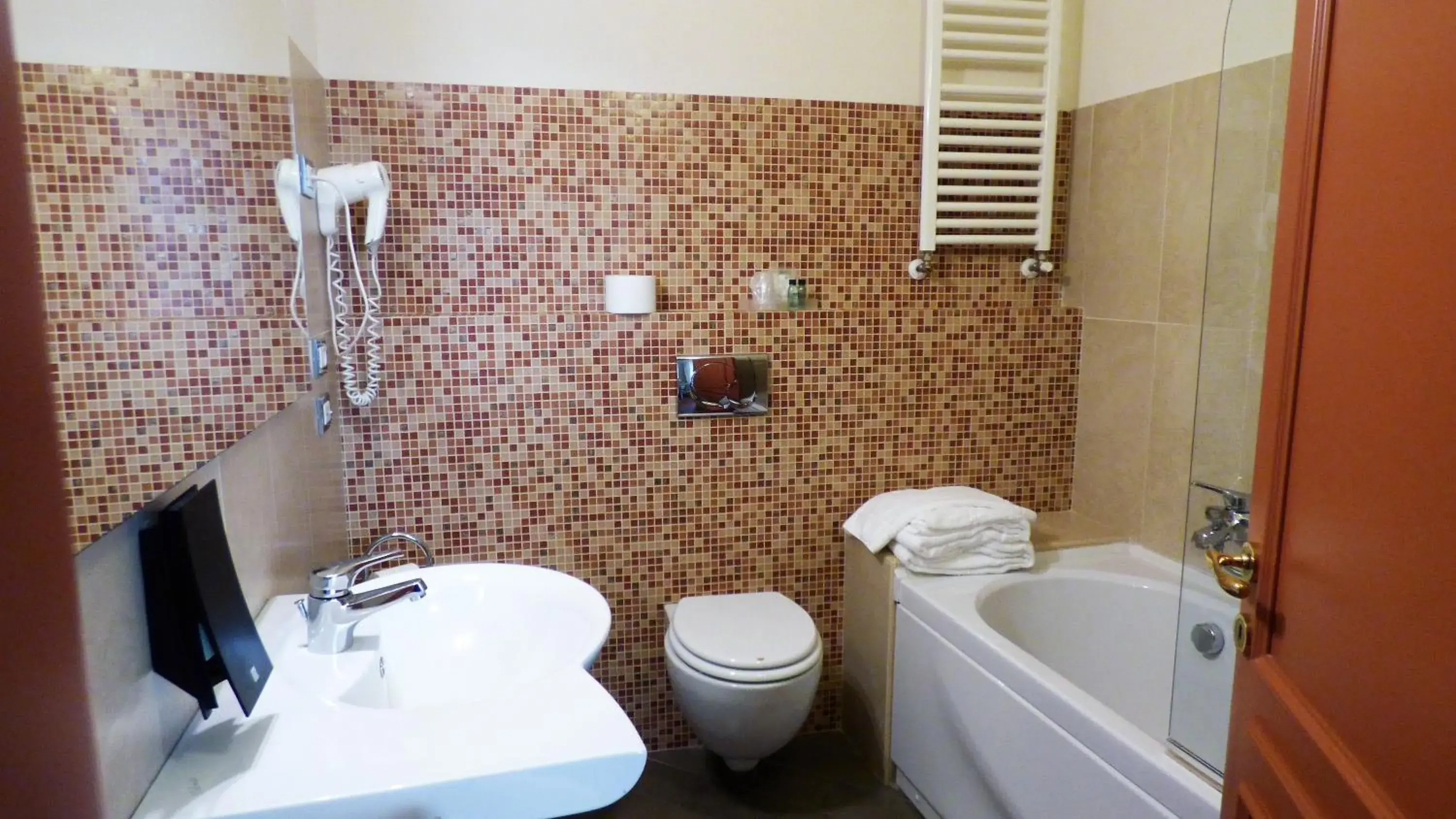 Bathroom in Leon Bianco