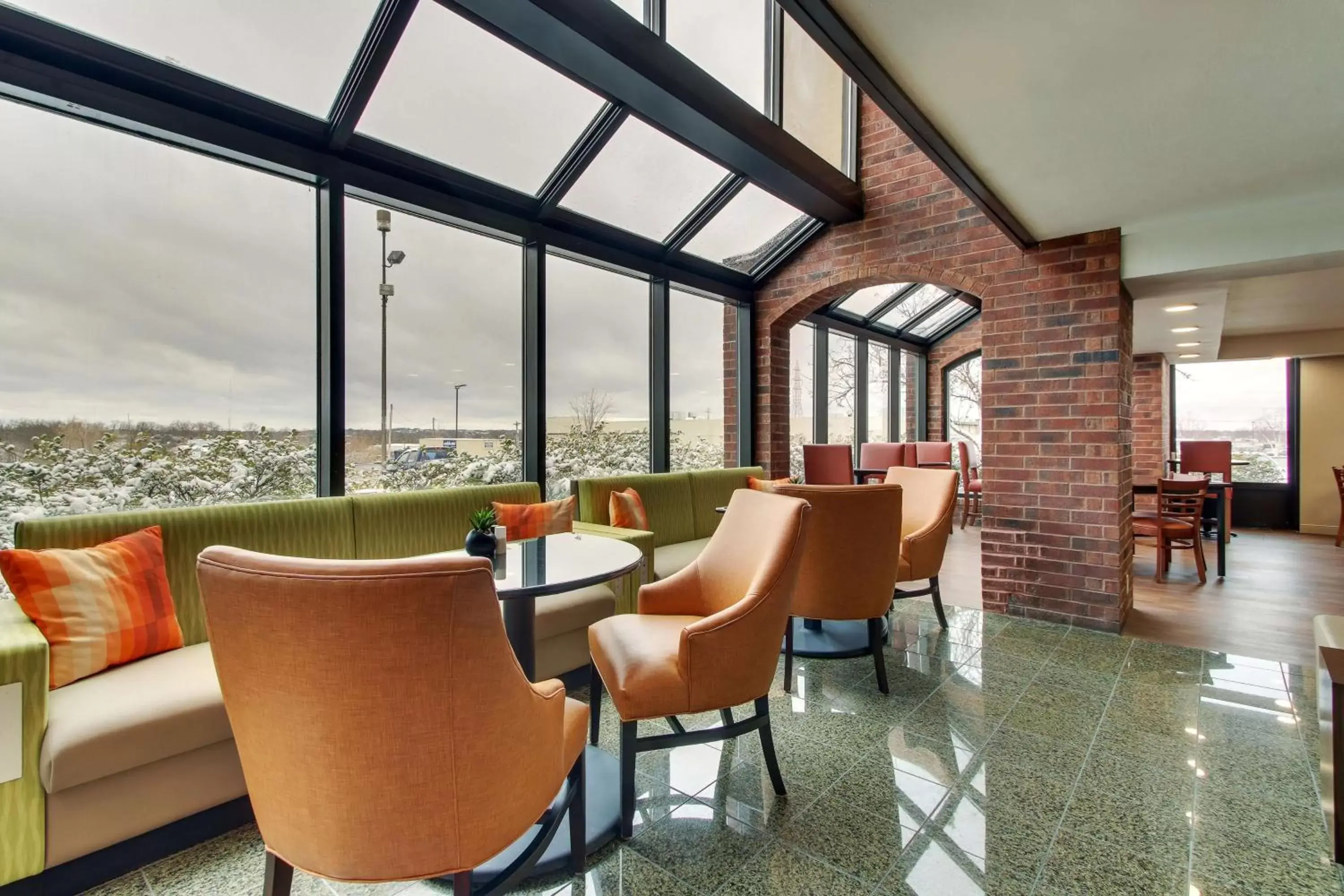 Lobby or reception, Lounge/Bar in Pear Tree Inn St. Louis - Arnold