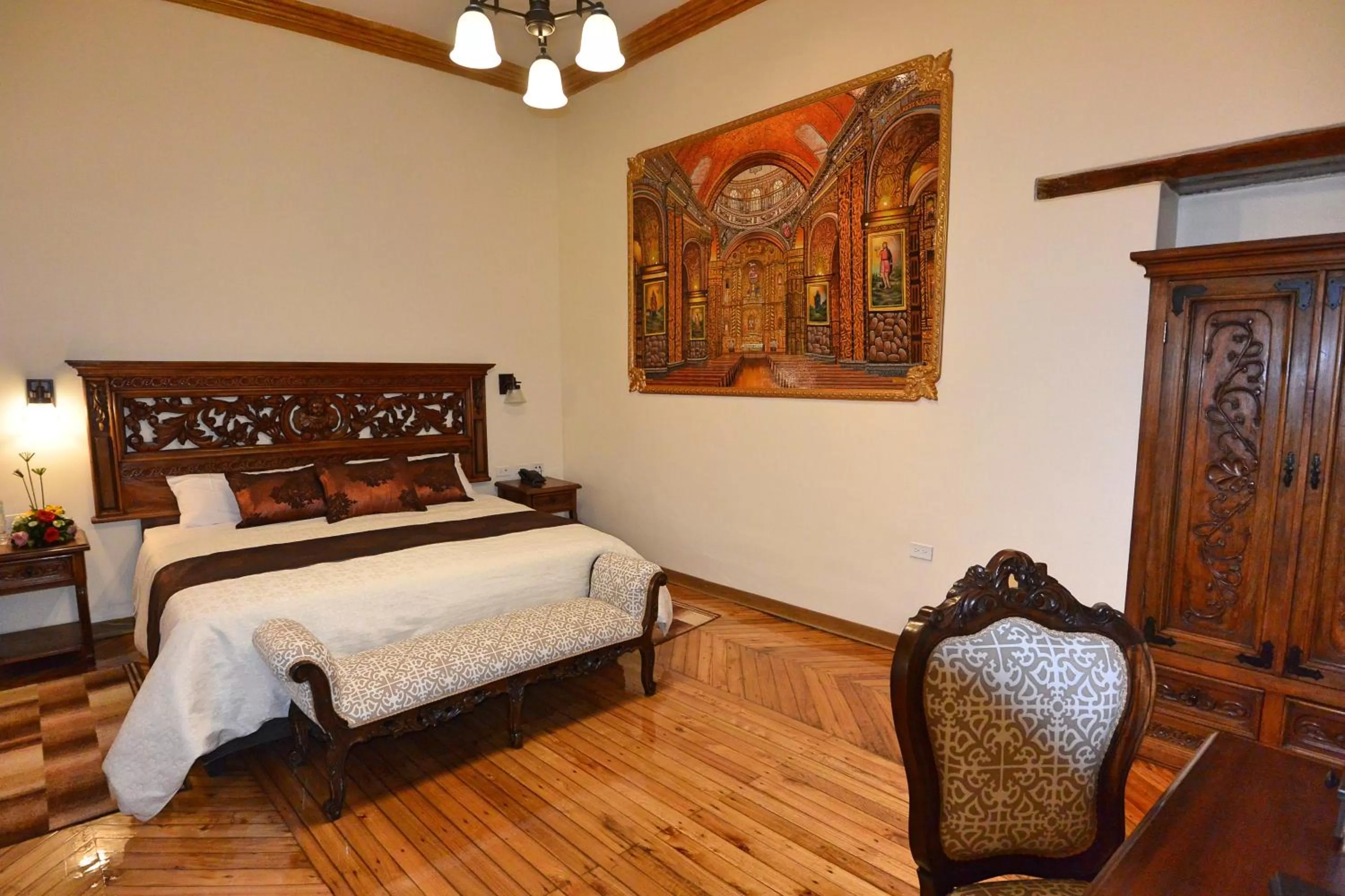Photo of the whole room, Bed in Hotel La Basílica Quito