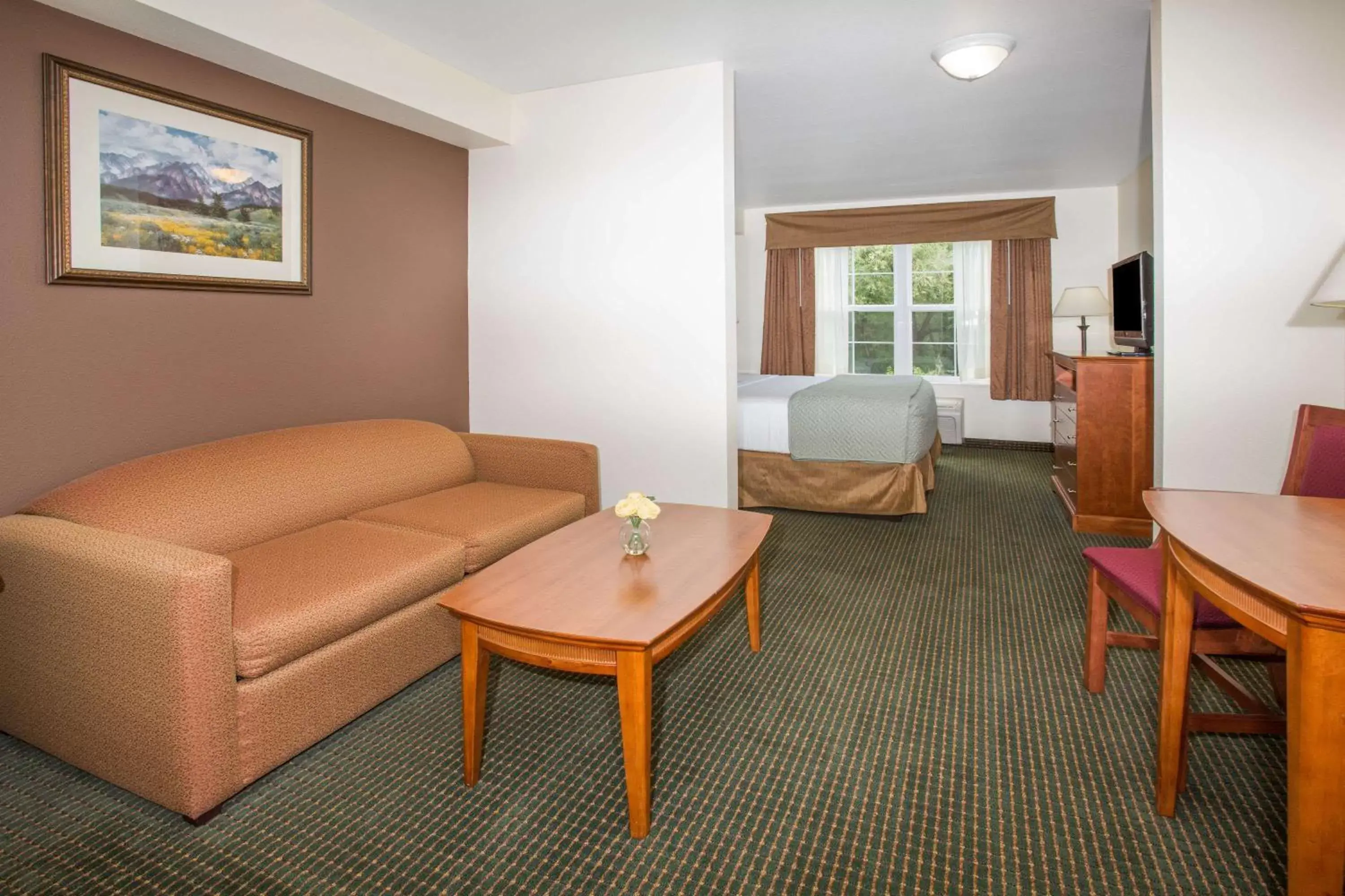 Photo of the whole room, Seating Area in Days Inn by Wyndham Manitou Springs