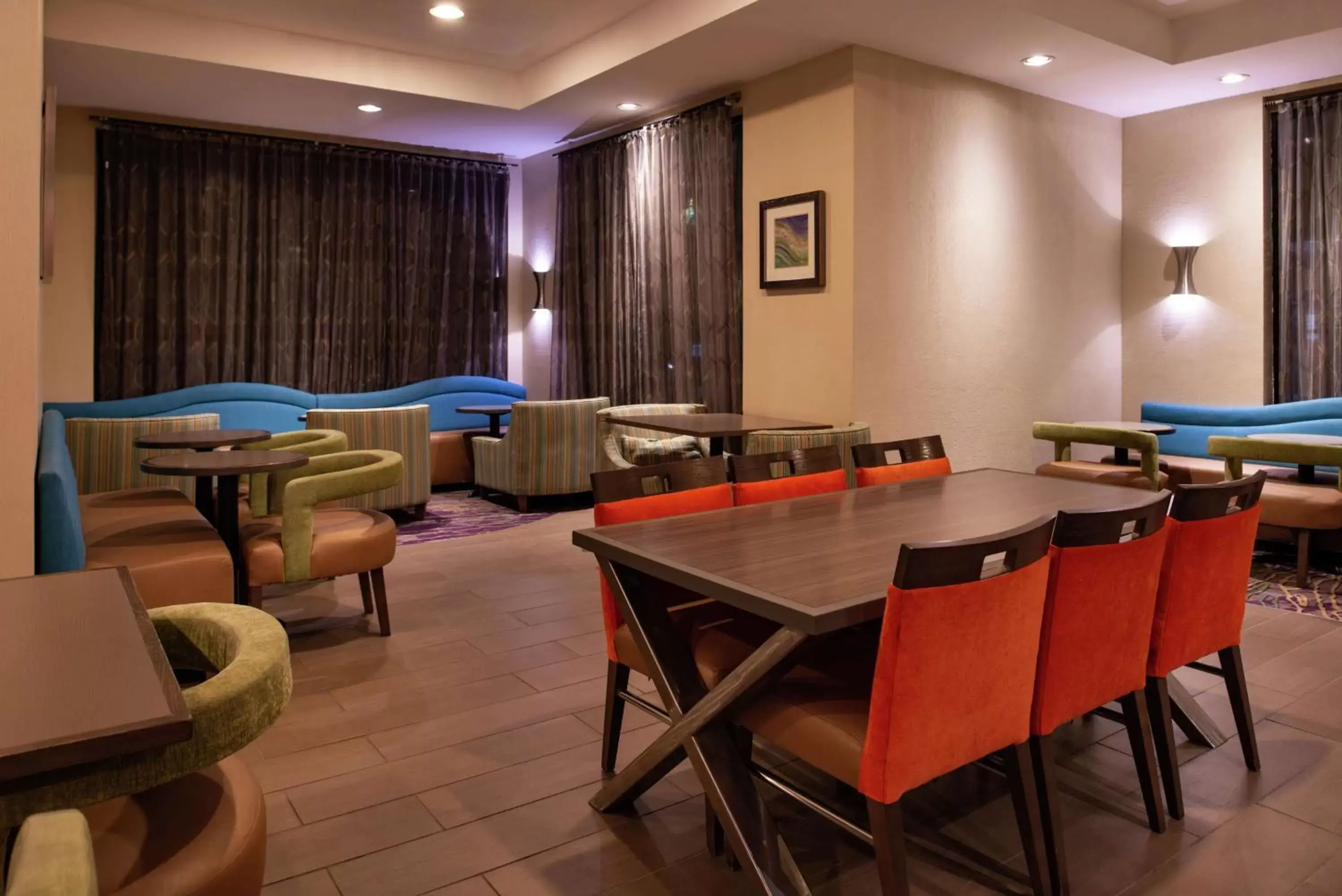 Lobby or reception, Lounge/Bar in Hampton Inn Northwood