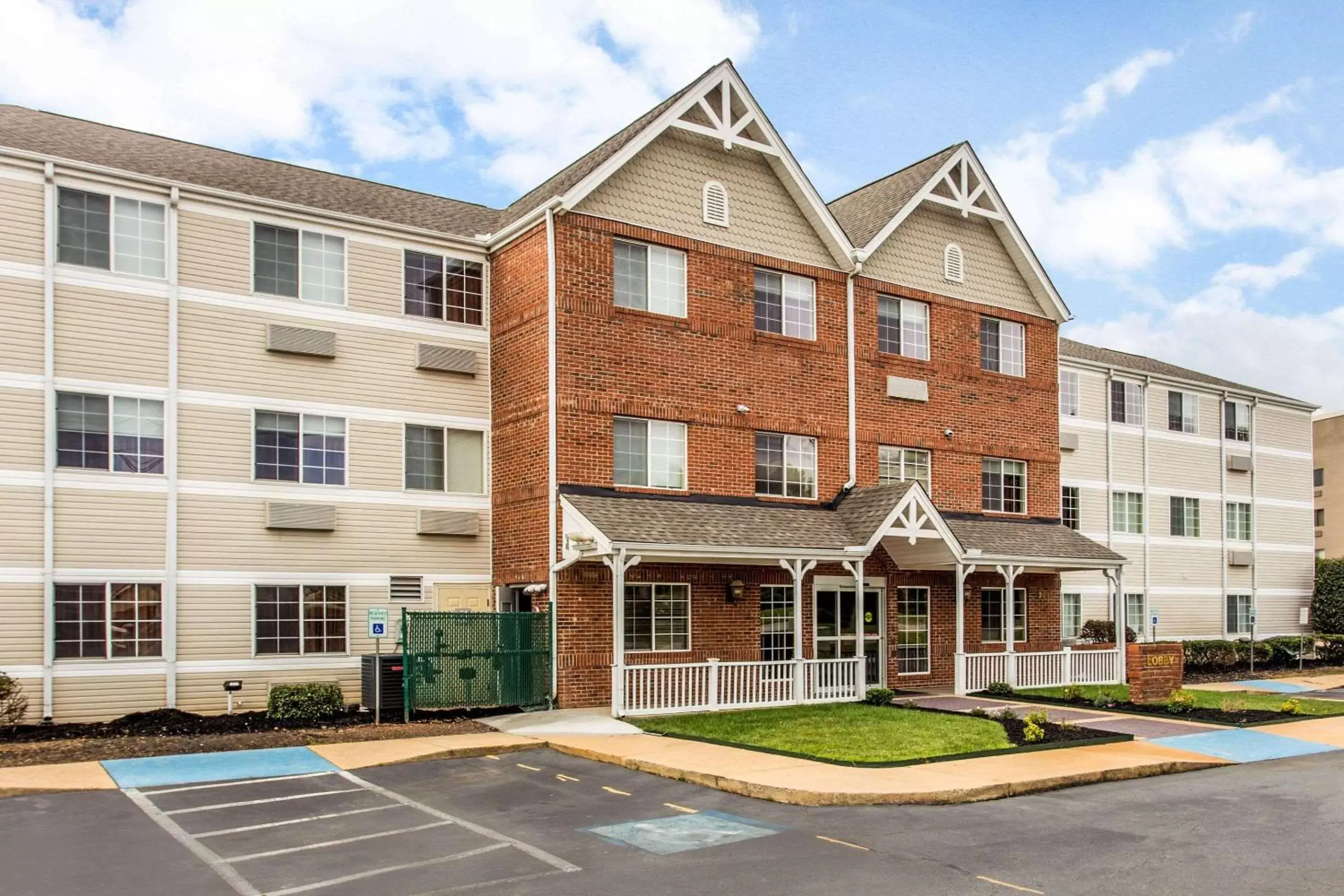 Property Building in MainStay Suites Greenville Airport