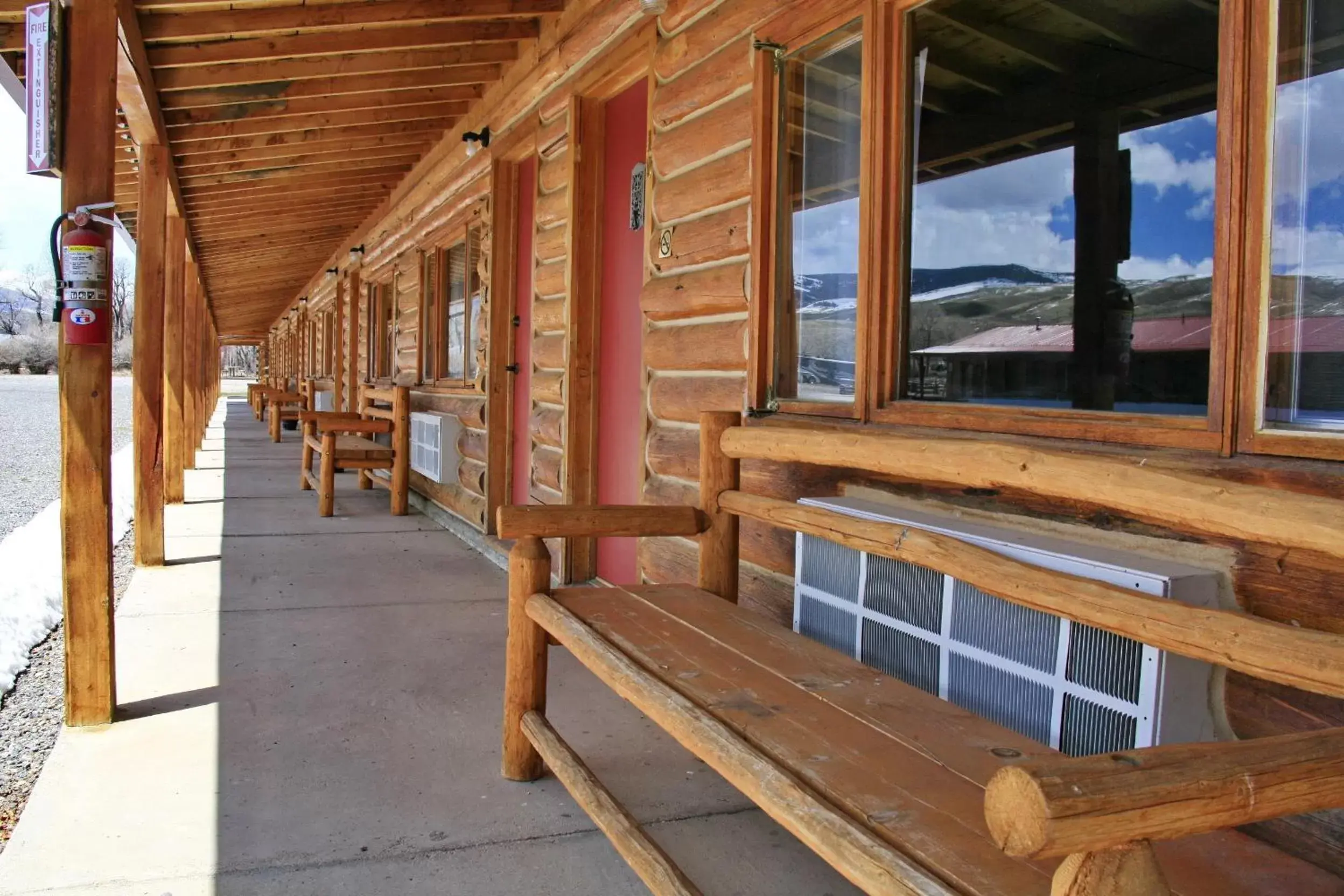 Facade/entrance in The Longhorn Ranch Lodge & RV Resort