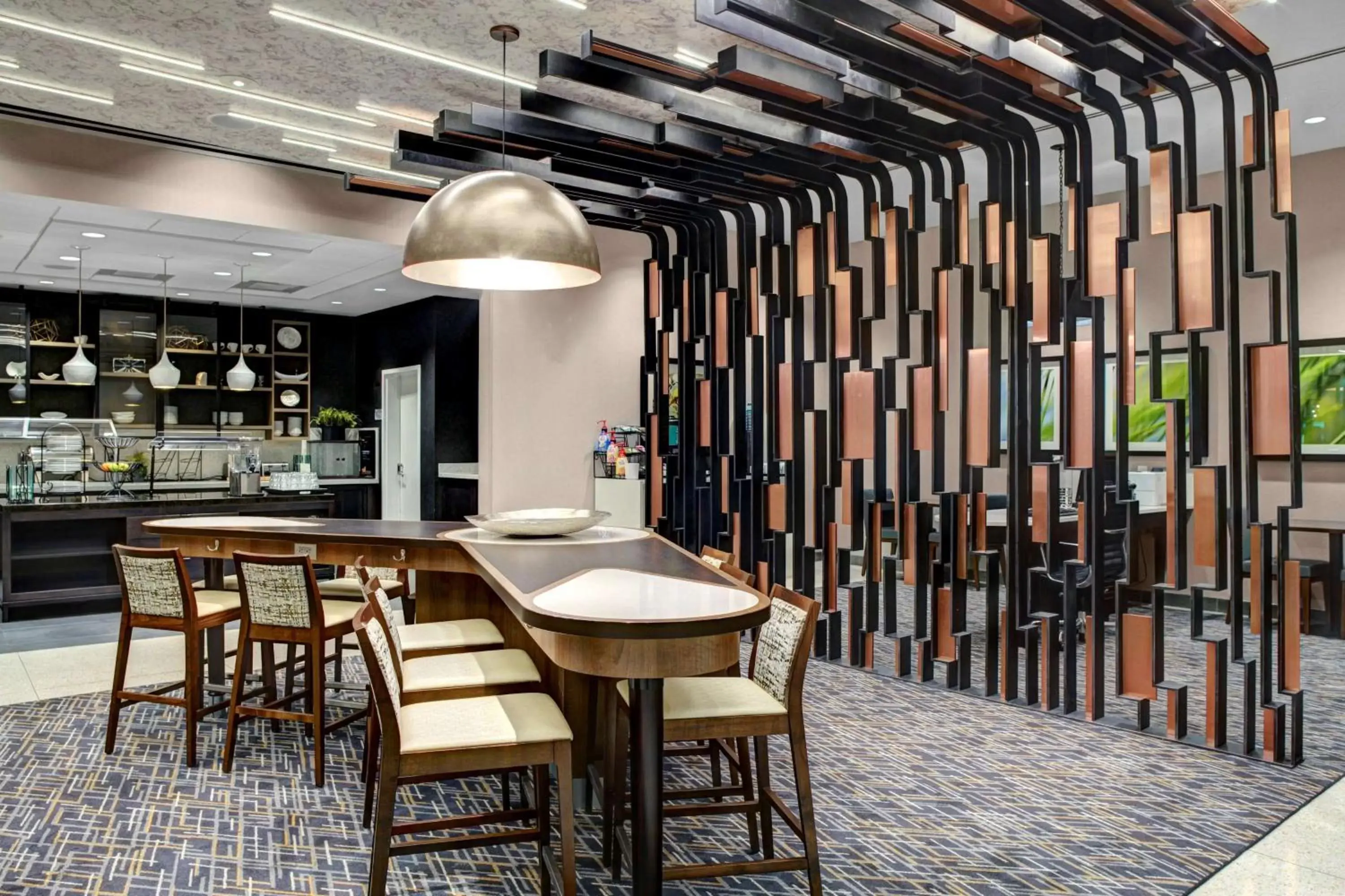 Lounge or bar in Homewood Suites by Hilton Richmond-Downtown Lounge or bar in Homewood Suites by Hilton Richmond-Downtown