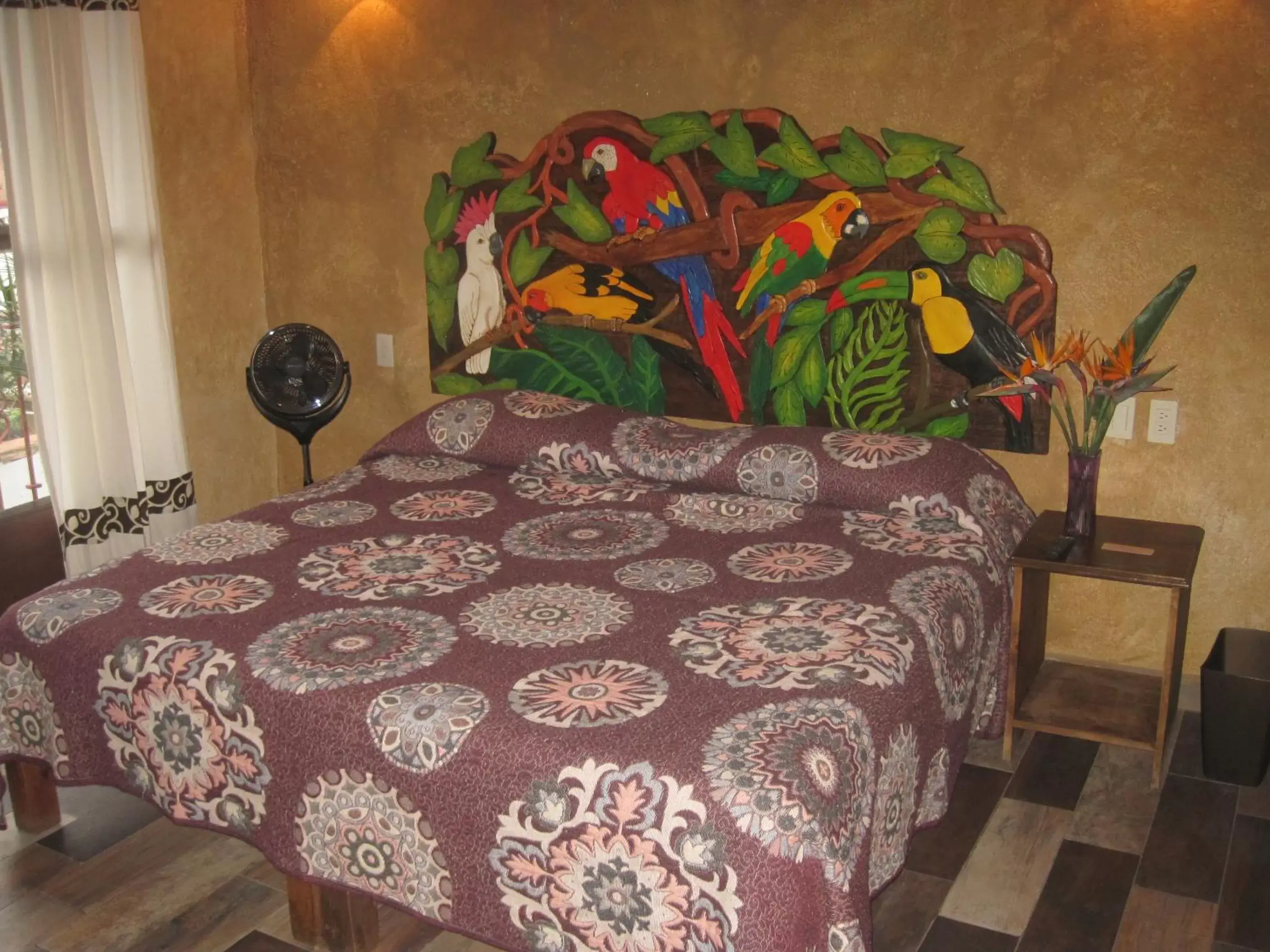 Photo of the whole room, Bed in Flor de Cera