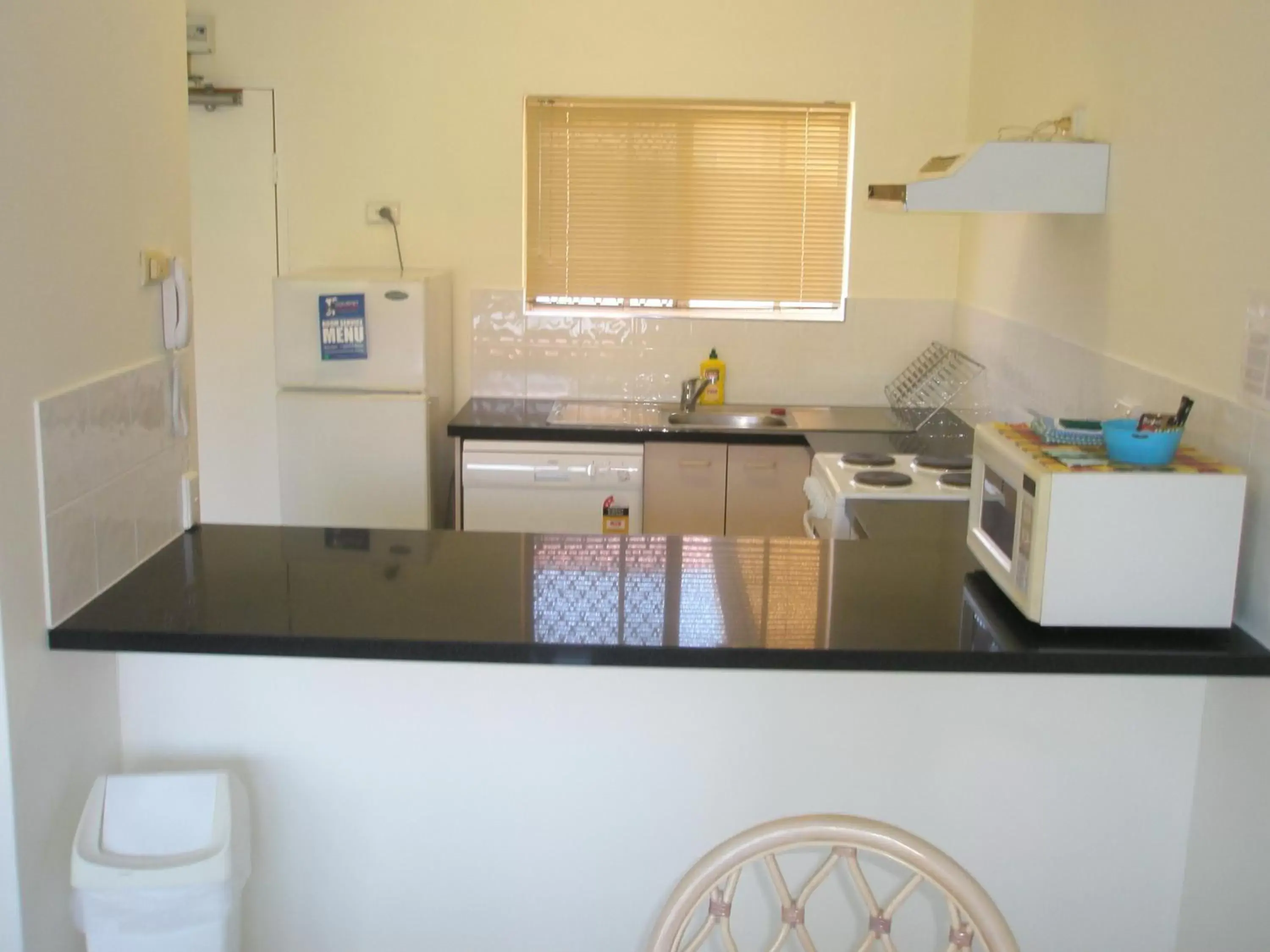 Kitchen or kitchenette, Kitchen/Kitchenette in Tradewinds McLeod Holiday Apartments