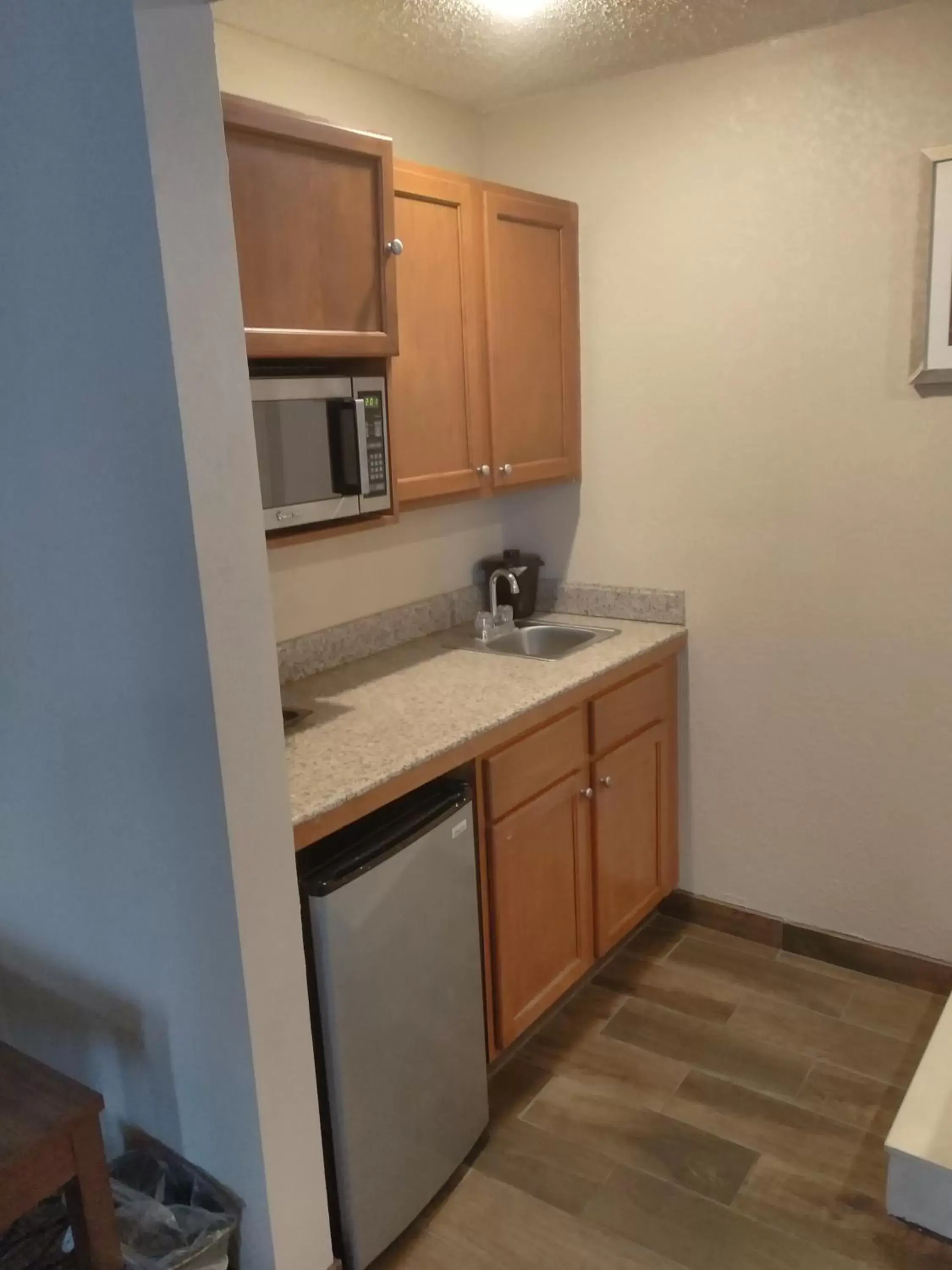 View (from property/room), Kitchen/Kitchenette in Baymont by Wyndham Madison Heights Detroit Area