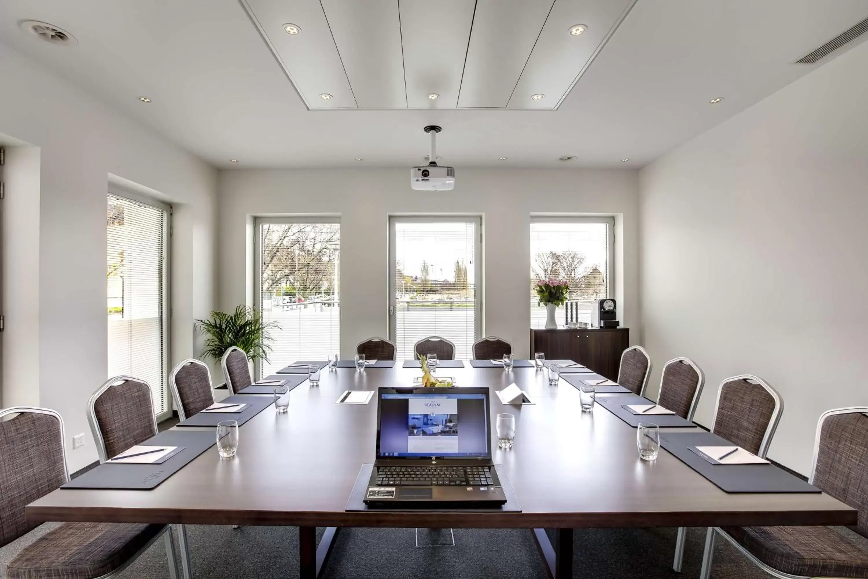 Meeting/conference room in Best Western Premier Hotel Beaulac