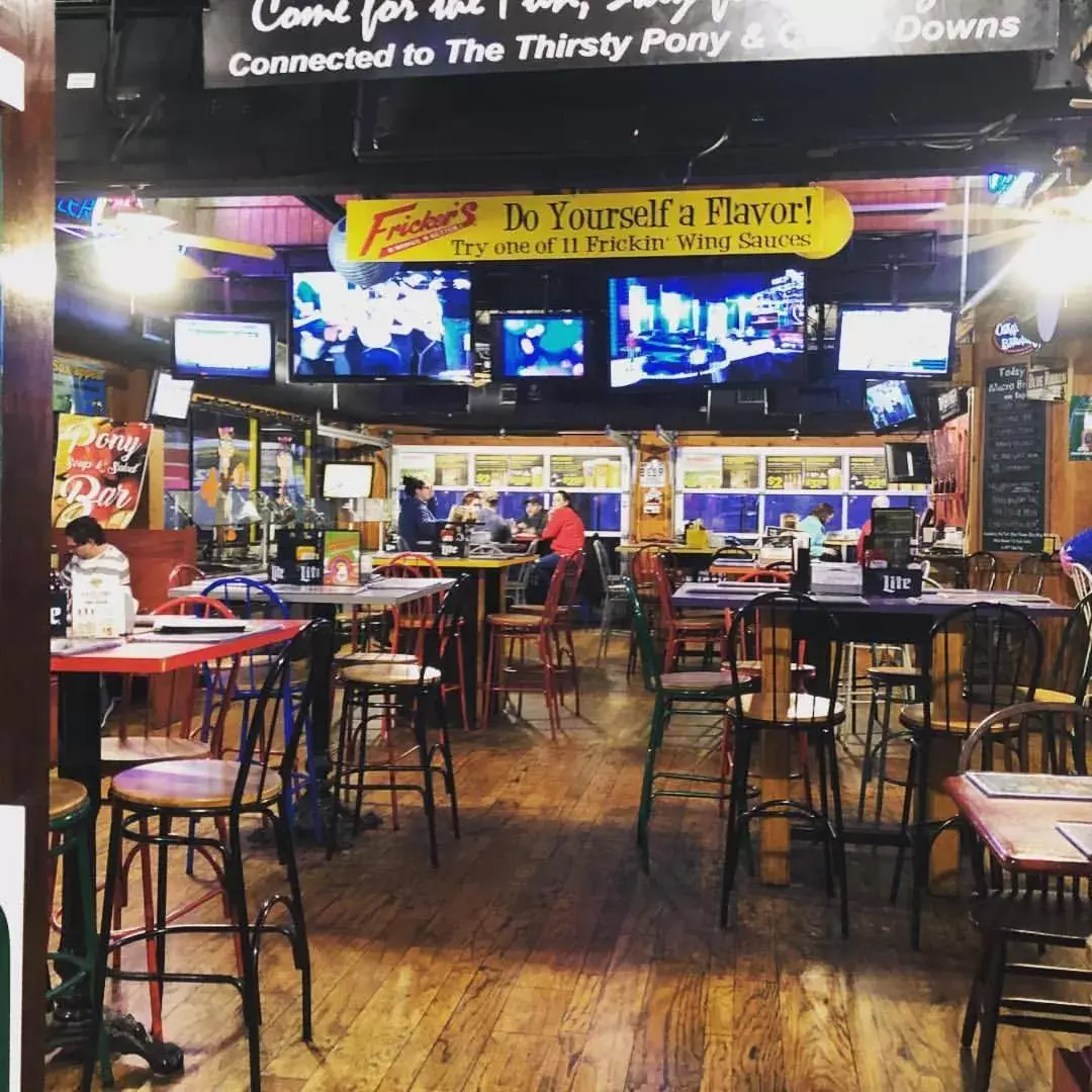 Restaurant/places to eat in Cedar Stables Inn & Suites Restaurant/places to eat in Cedar Stables Inn & Suites